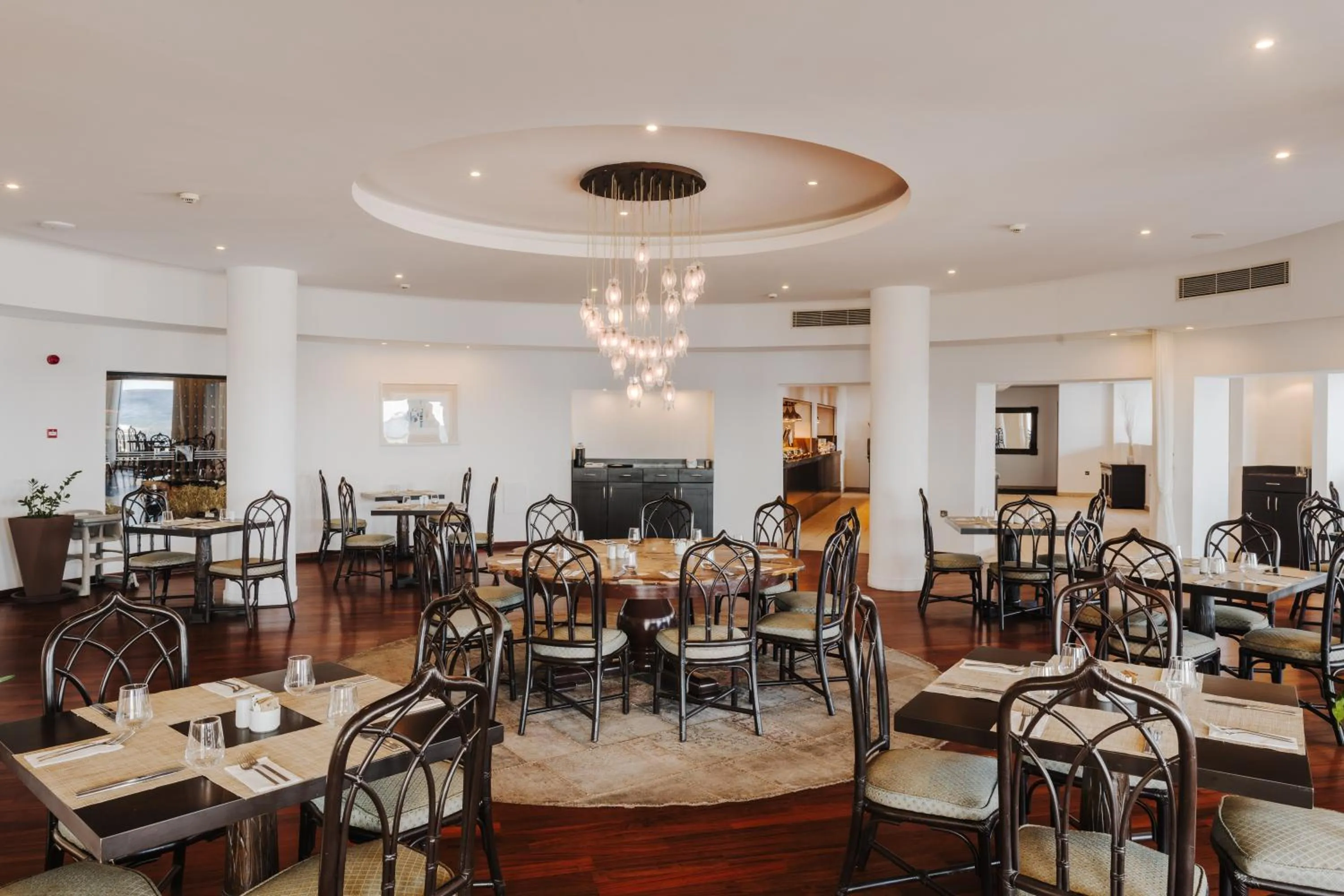 Restaurant/places to eat in Arkin Palm Beach Hotel