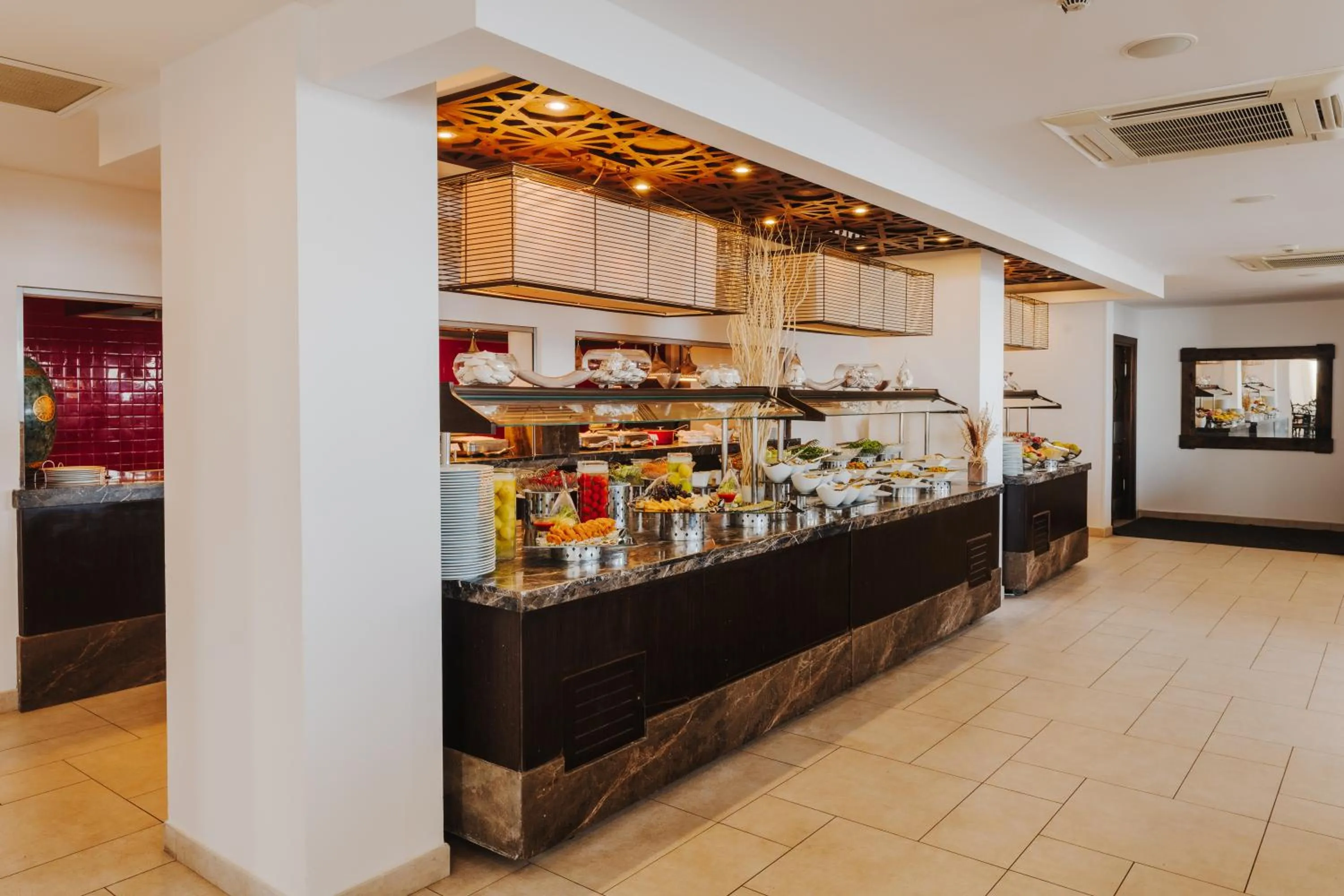 Restaurant/places to eat in Arkin Palm Beach Hotel