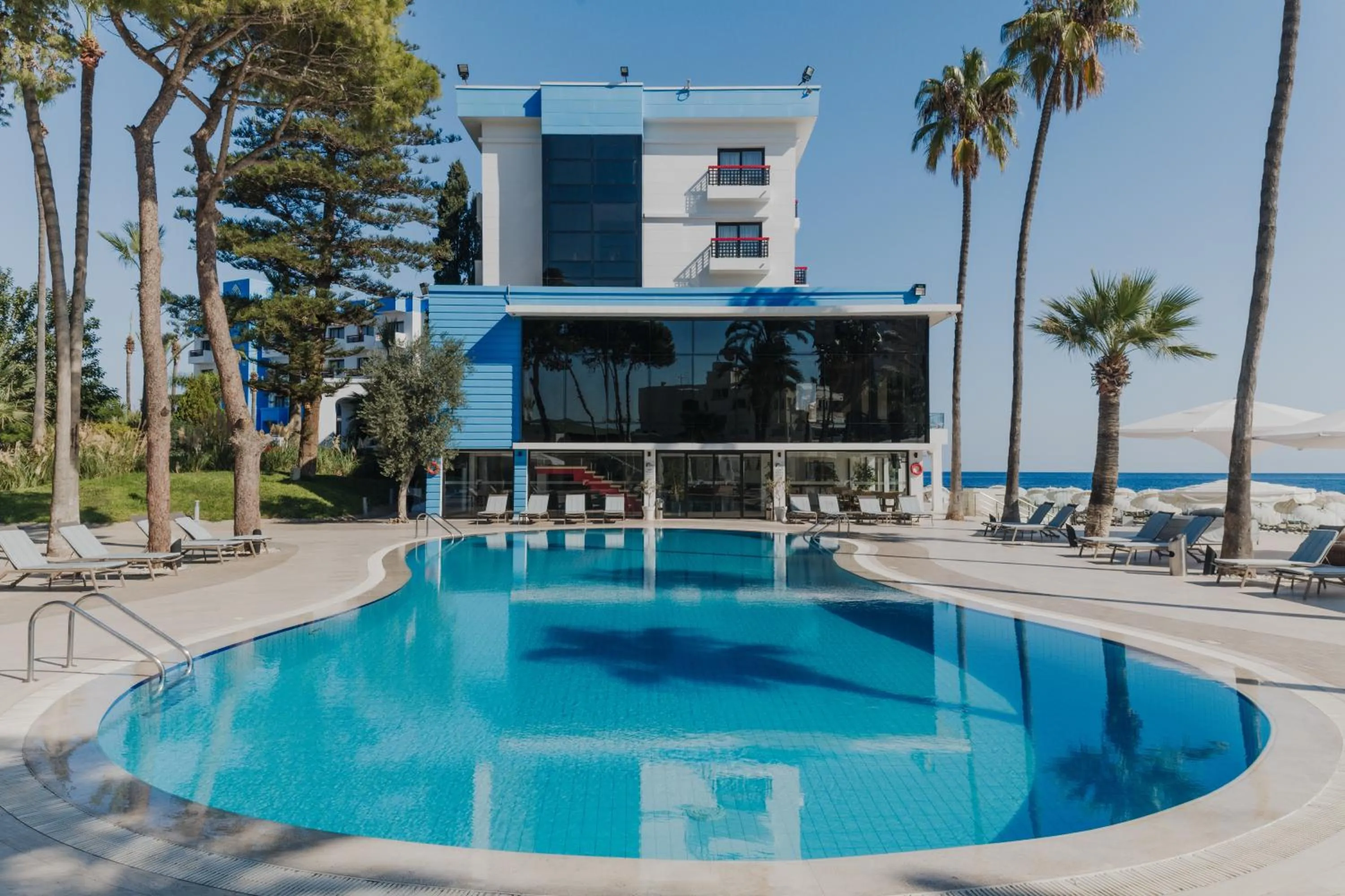 Property building in Arkin Palm Beach Hotel