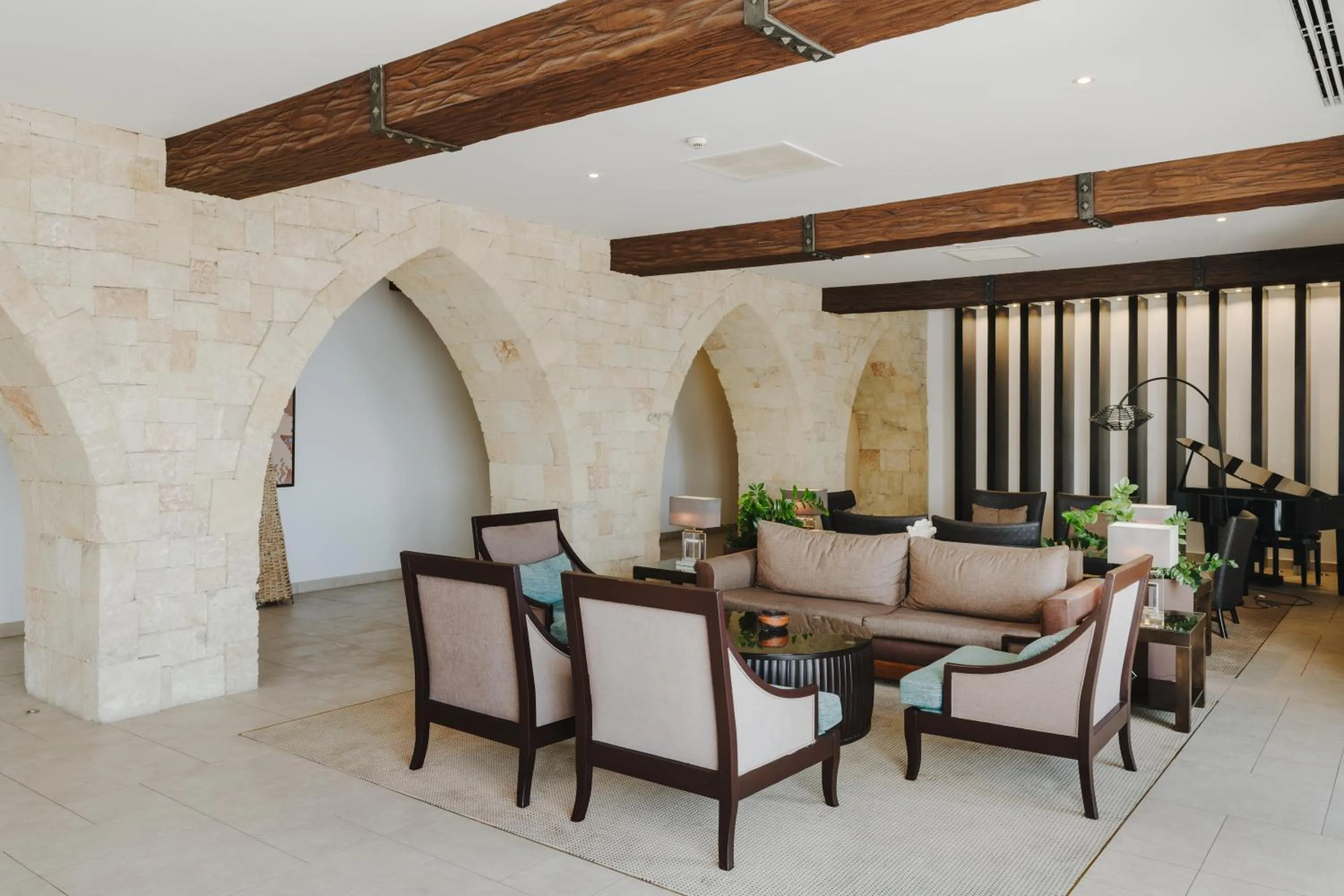 Property building in Arkin Palm Beach Hotel