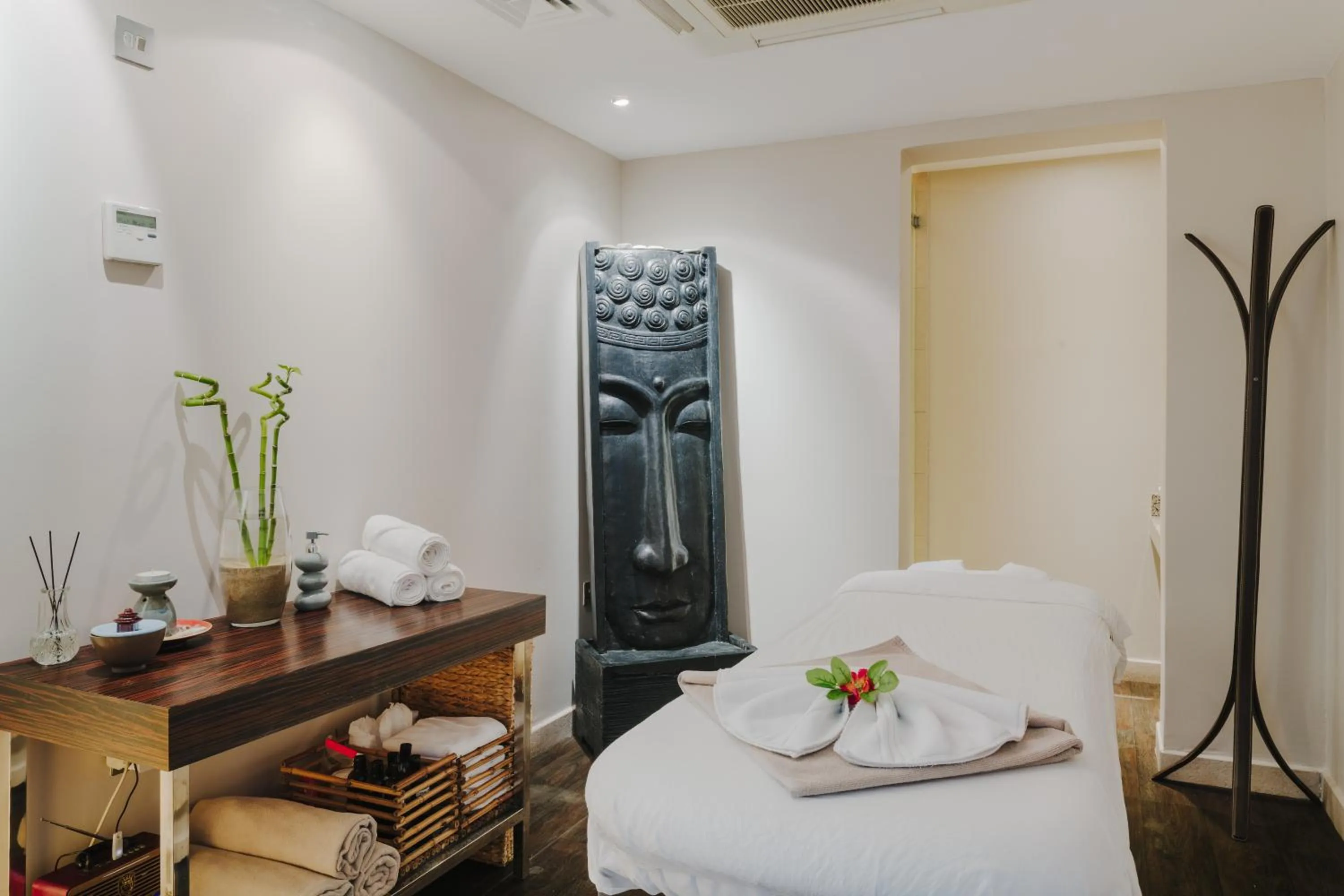 Spa and wellness centre/facilities, Bed in Arkin Palm Beach Hotel