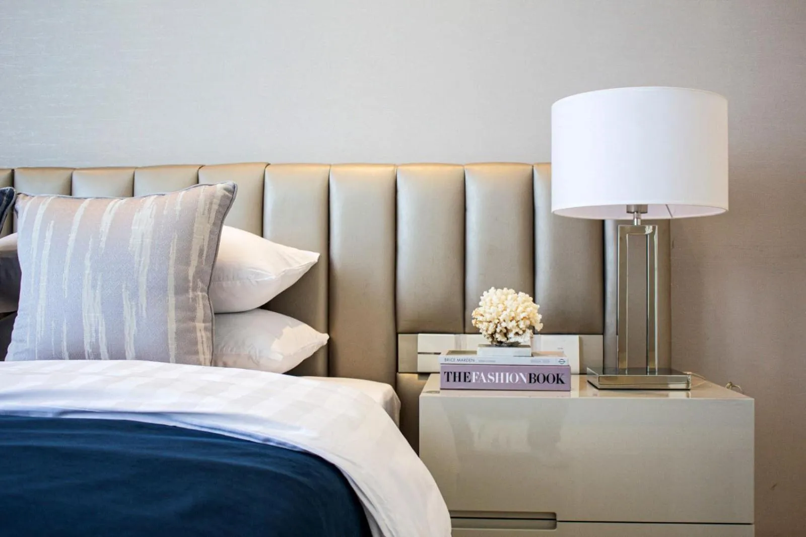 Bedroom, Bed in The Lodge Suites