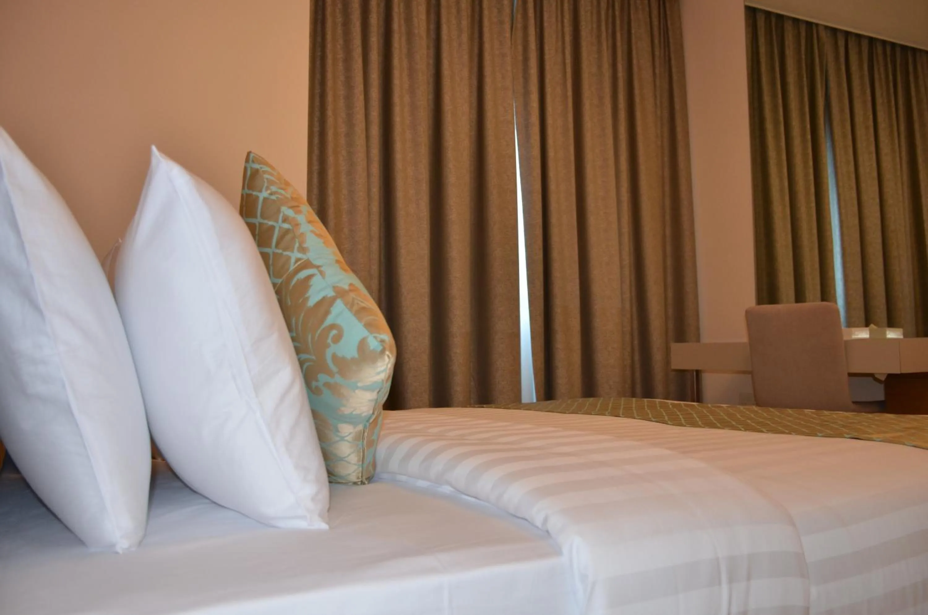 Bedroom, Bed in The Lodge Suites