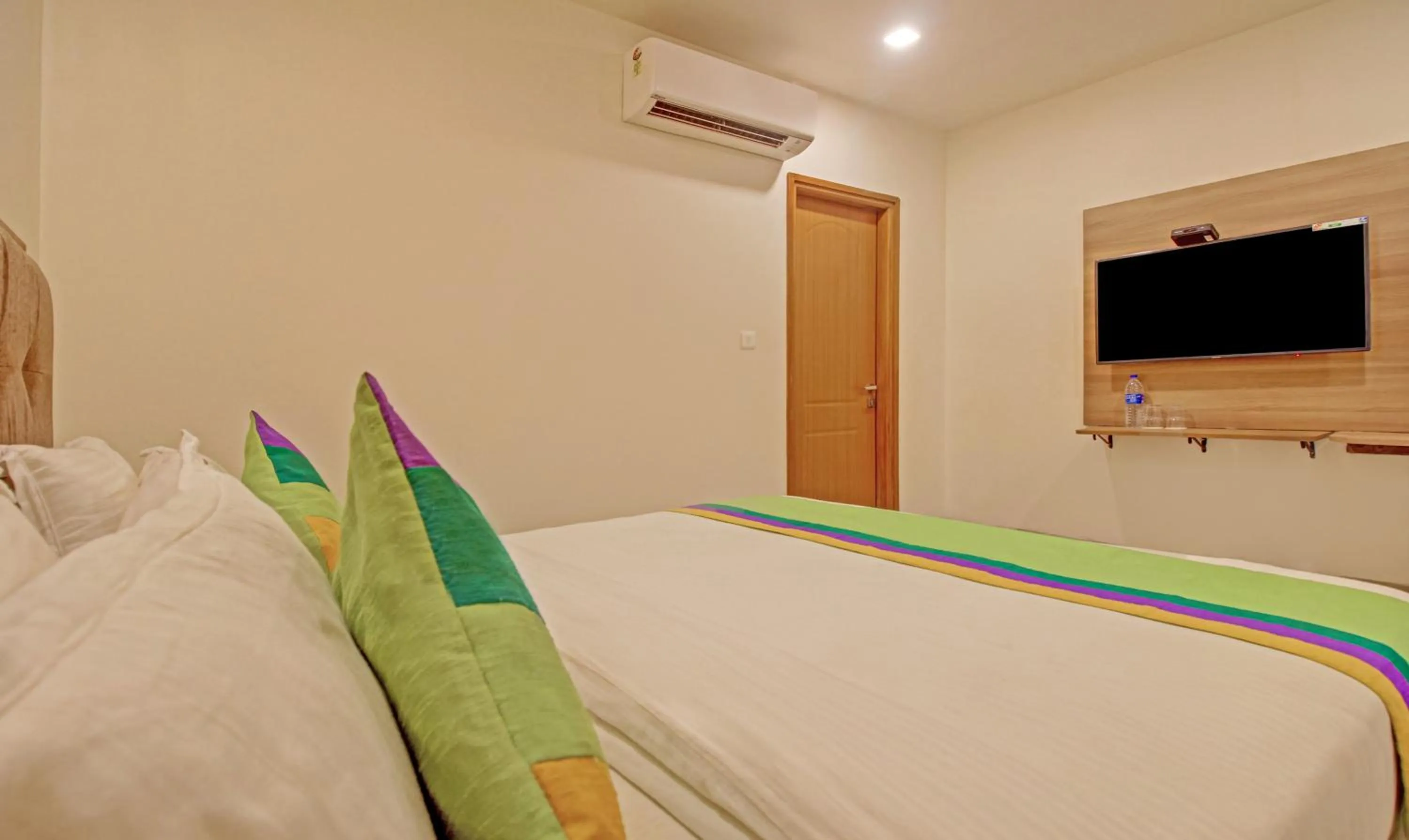 Bedroom in Itsy Hotels Tao Residency, 2 Minutes Walk From Baga Beach