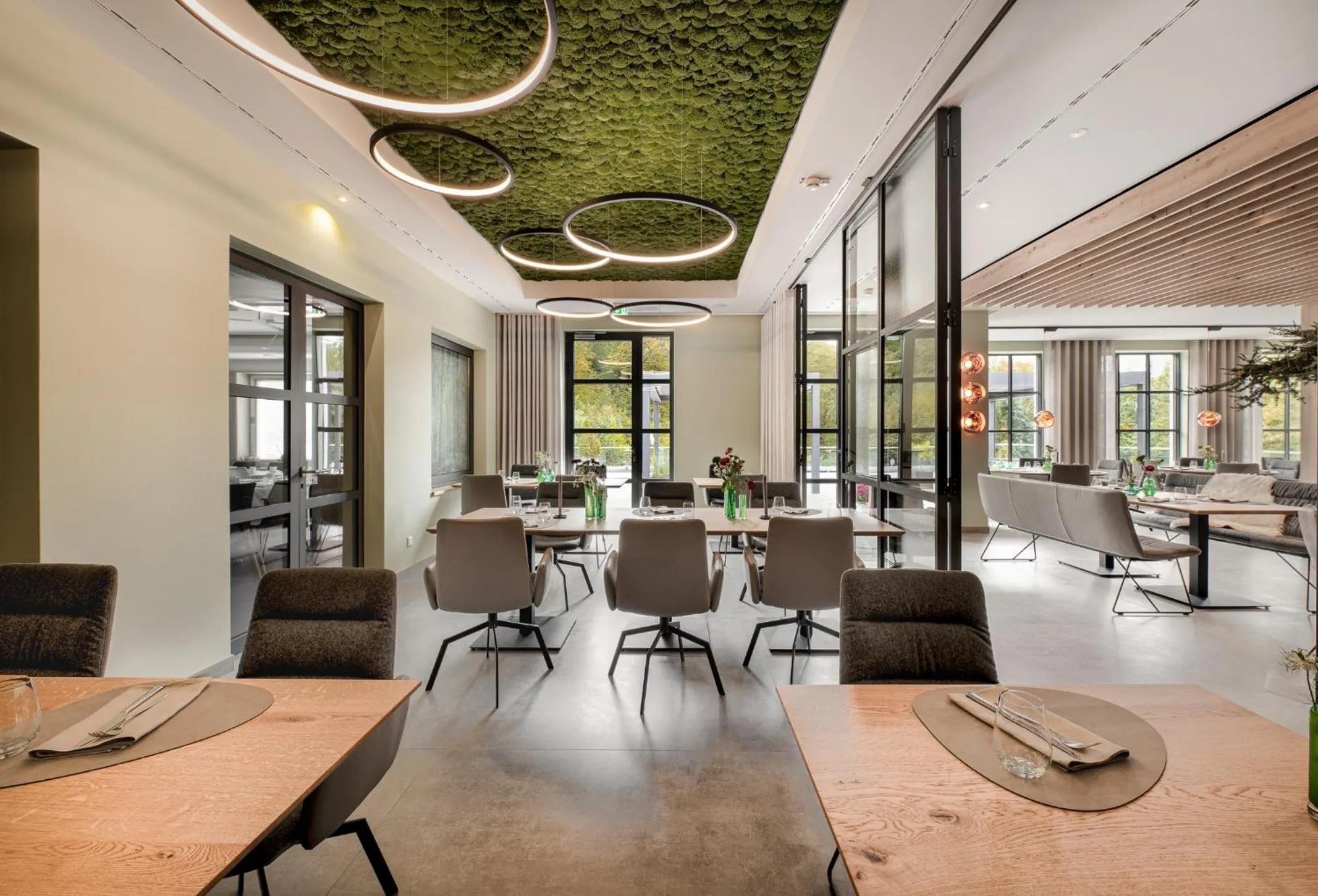 Restaurant/places to eat in Hotel VierJahreszeiten am Seilersee