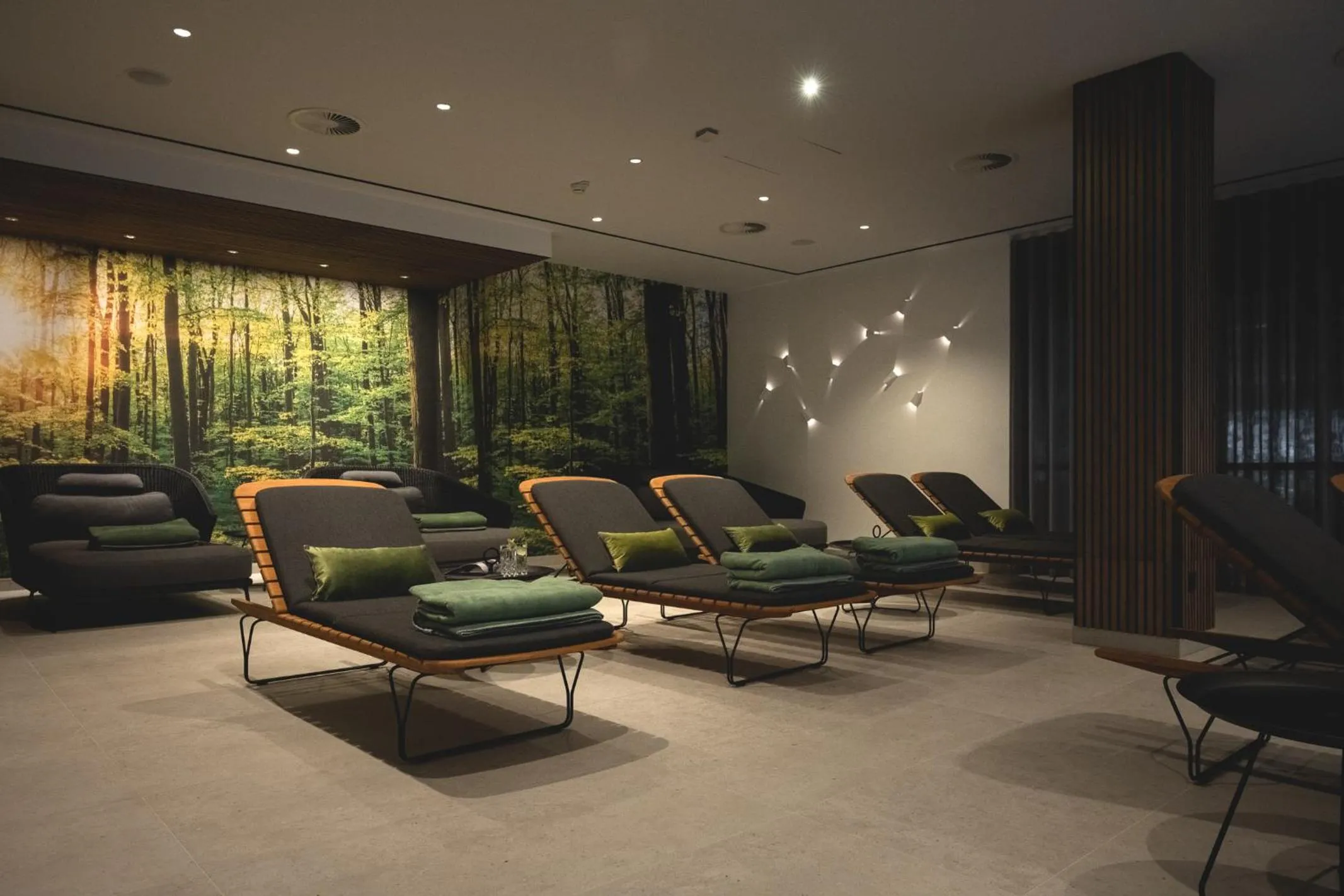 Spa and wellness centre/facilities in Hotel VierJahreszeiten am Seilersee