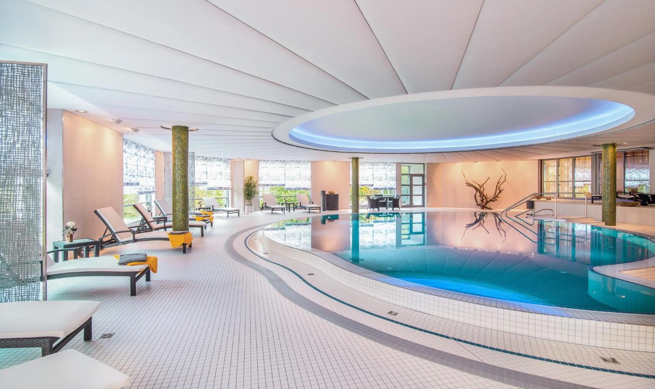 Spa and wellness centre/facilities in Hotel VierJahreszeiten am Seilersee