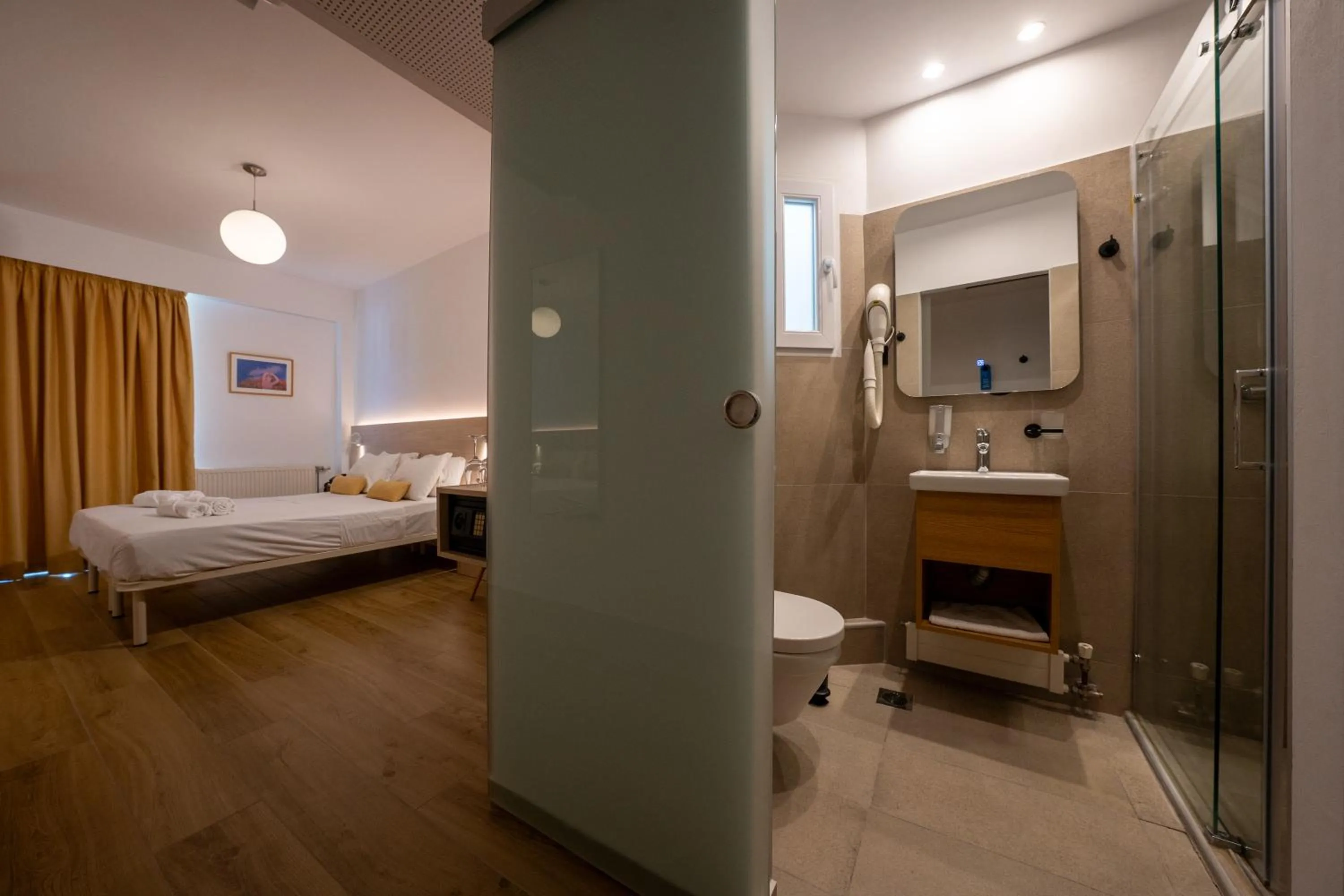 Bathroom, Bed in HOTEL SISSY