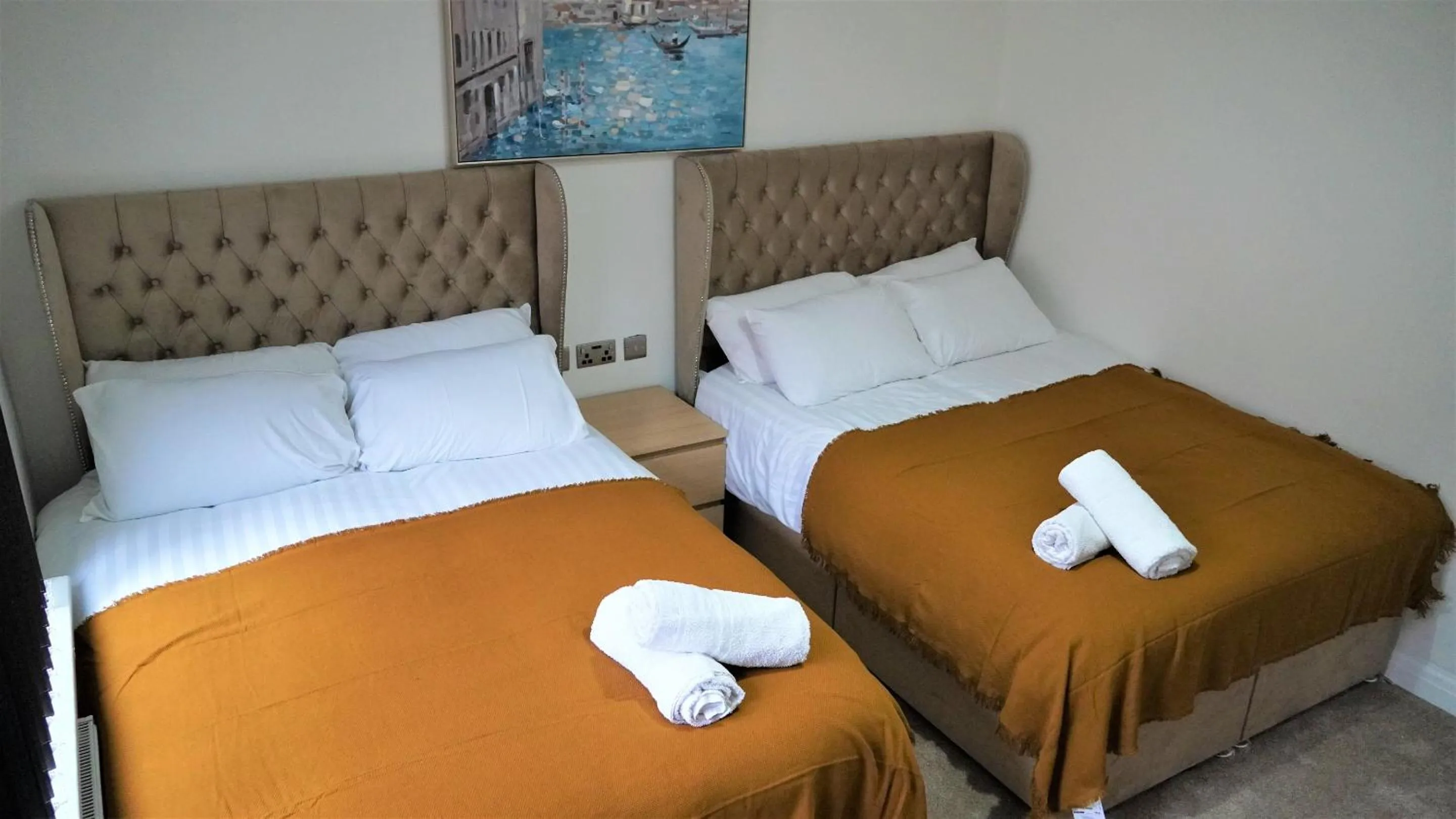 Bedroom, Bed in Cowper Townhouse