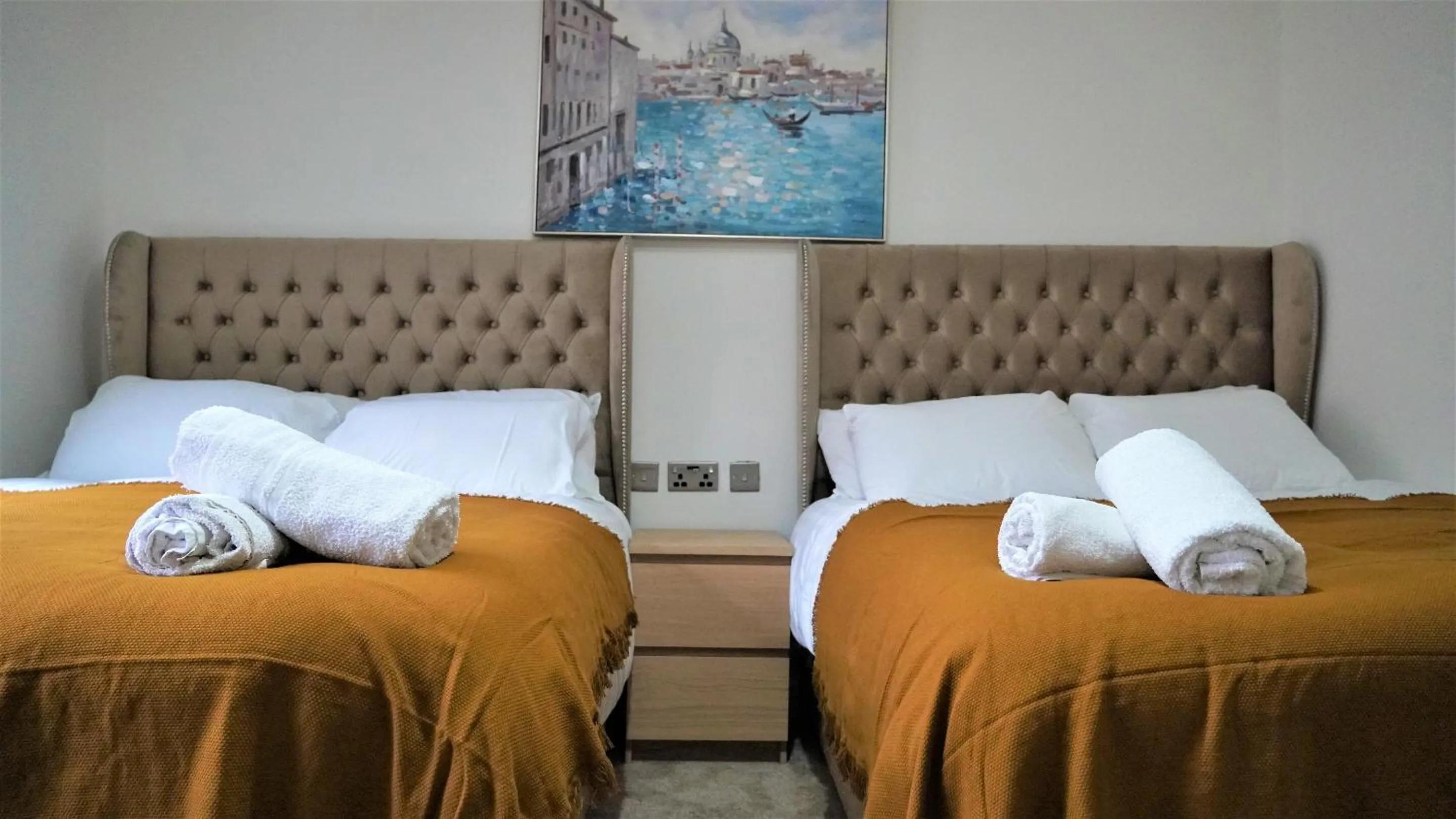 Bedroom, Bed in Cowper Townhouse