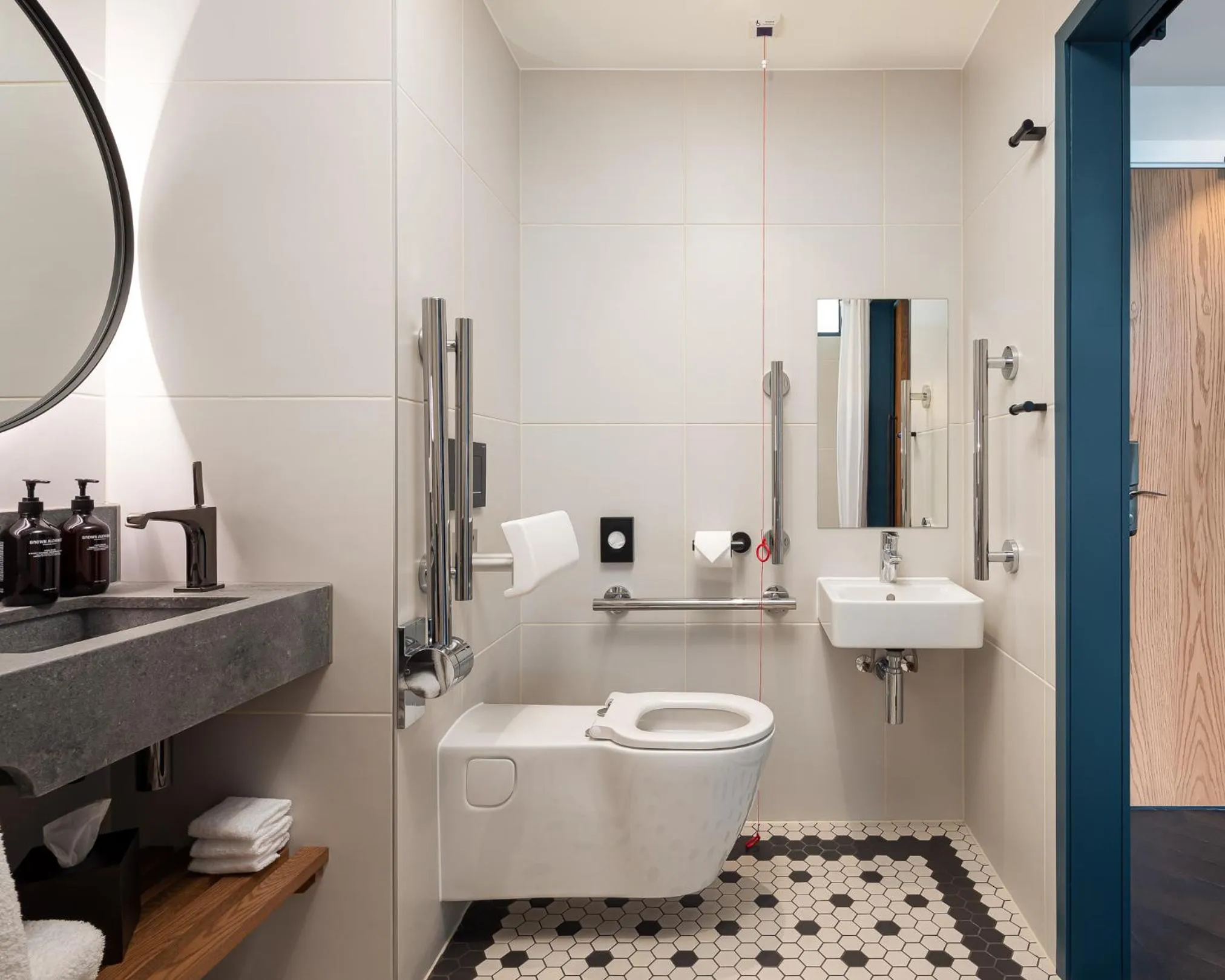 Toilet in The Gantry London, Curio Collection By Hilton