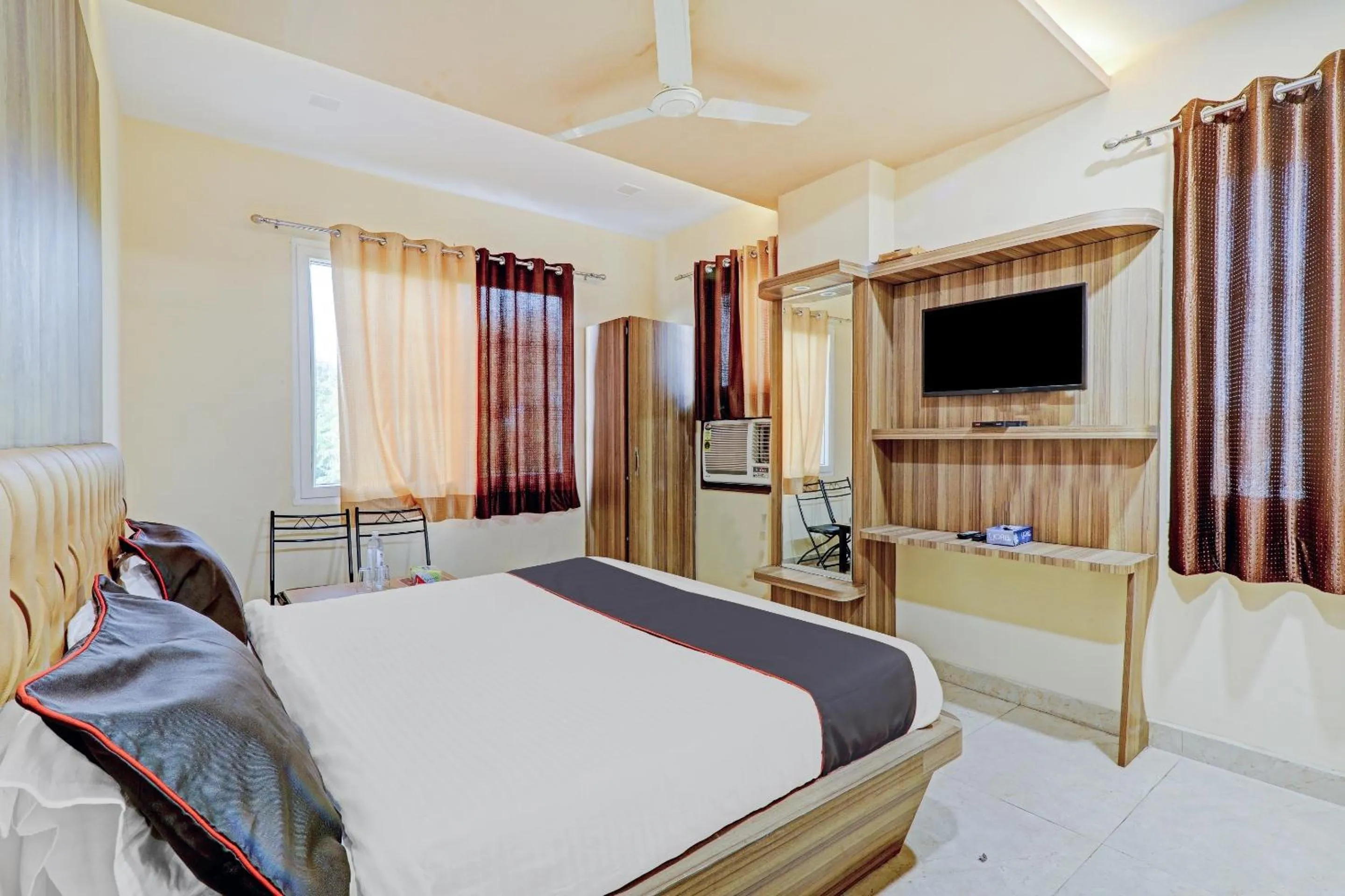 Bedroom, Bed in Townhouse Jayati Oasis Inn