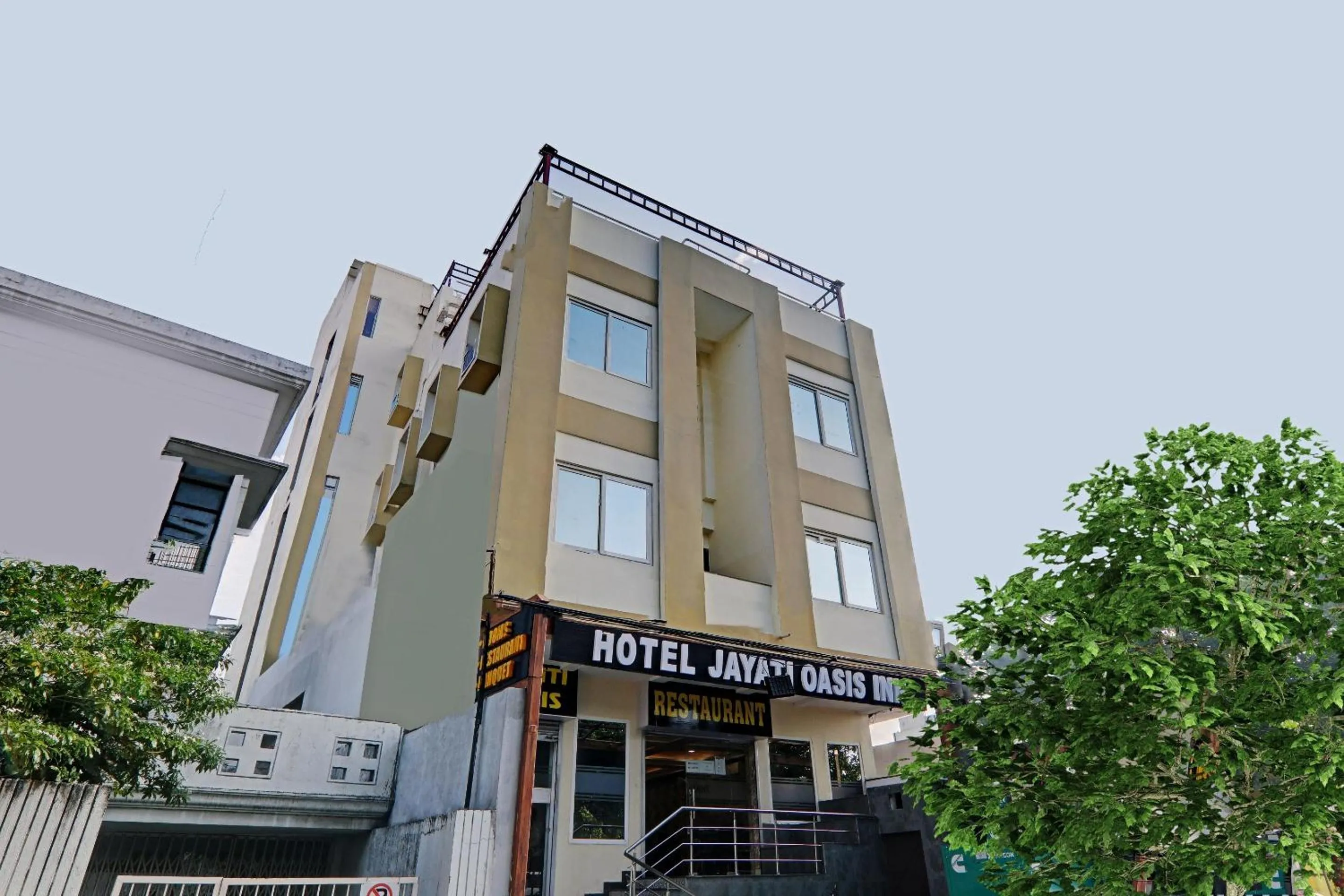 Facade/entrance in Townhouse Jayati Oasis Inn