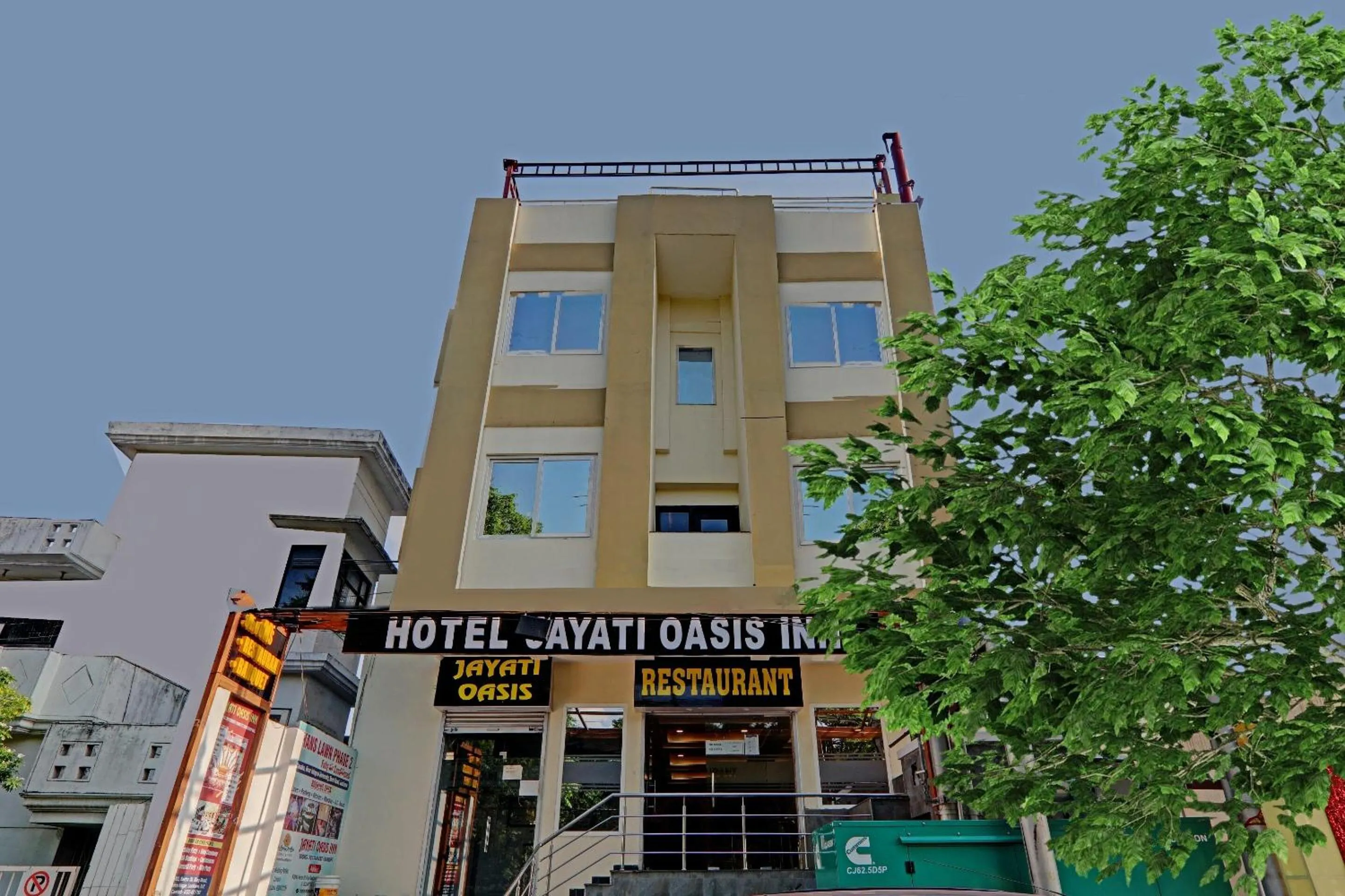 Facade/entrance in Townhouse Jayati Oasis Inn