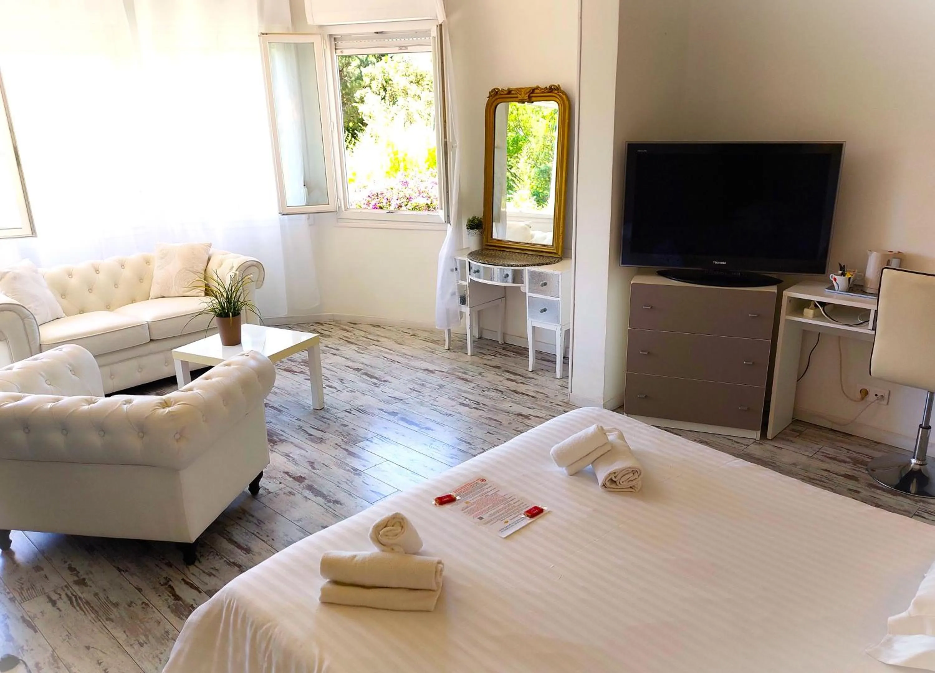 Bedroom, Bed in Les Jardins de Bormes, hôtel adult only avec sauna & jacuzzi