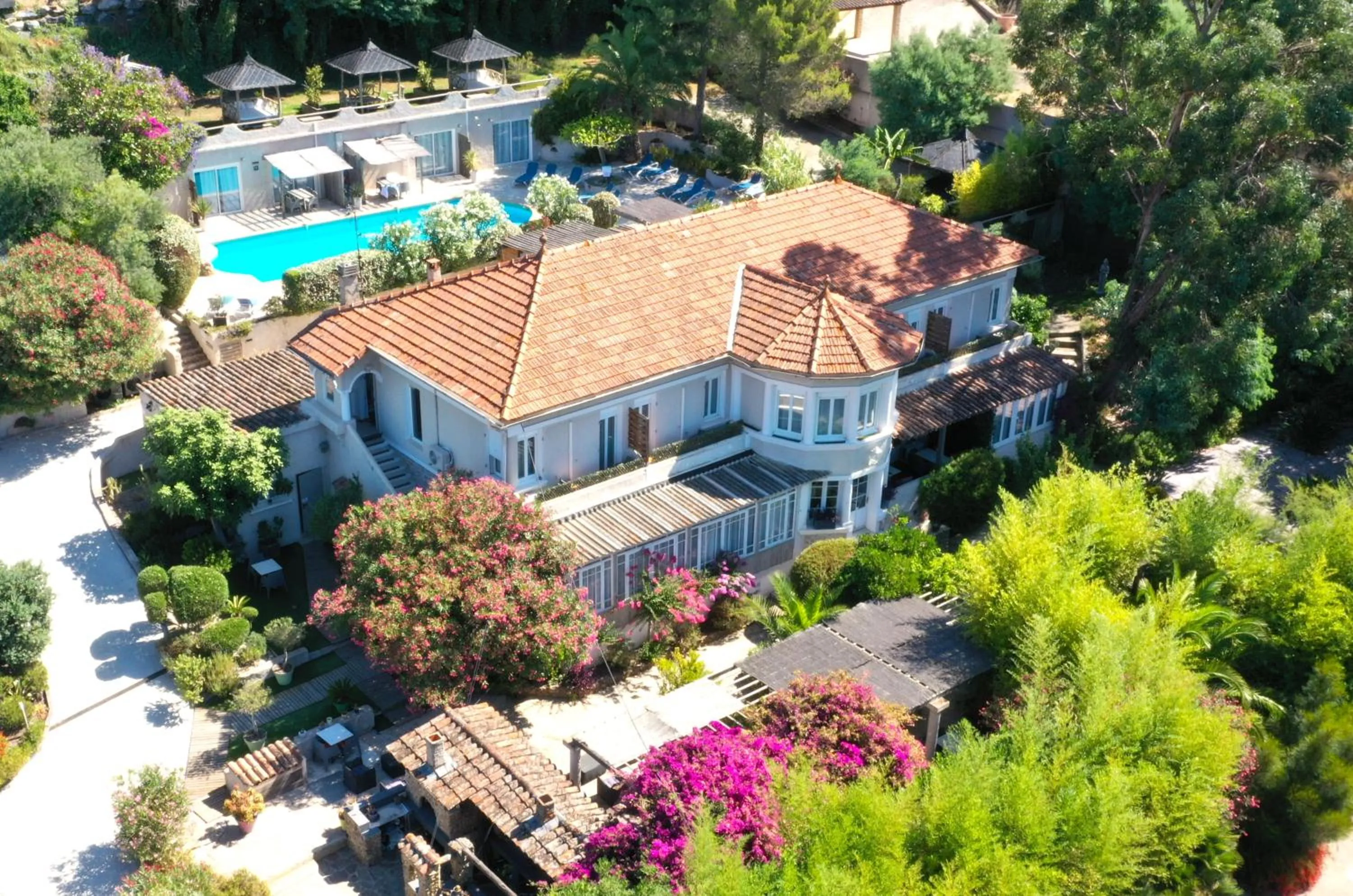 Property building in Les Jardins de Bormes, hôtel adult only avec sauna & jacuzzi