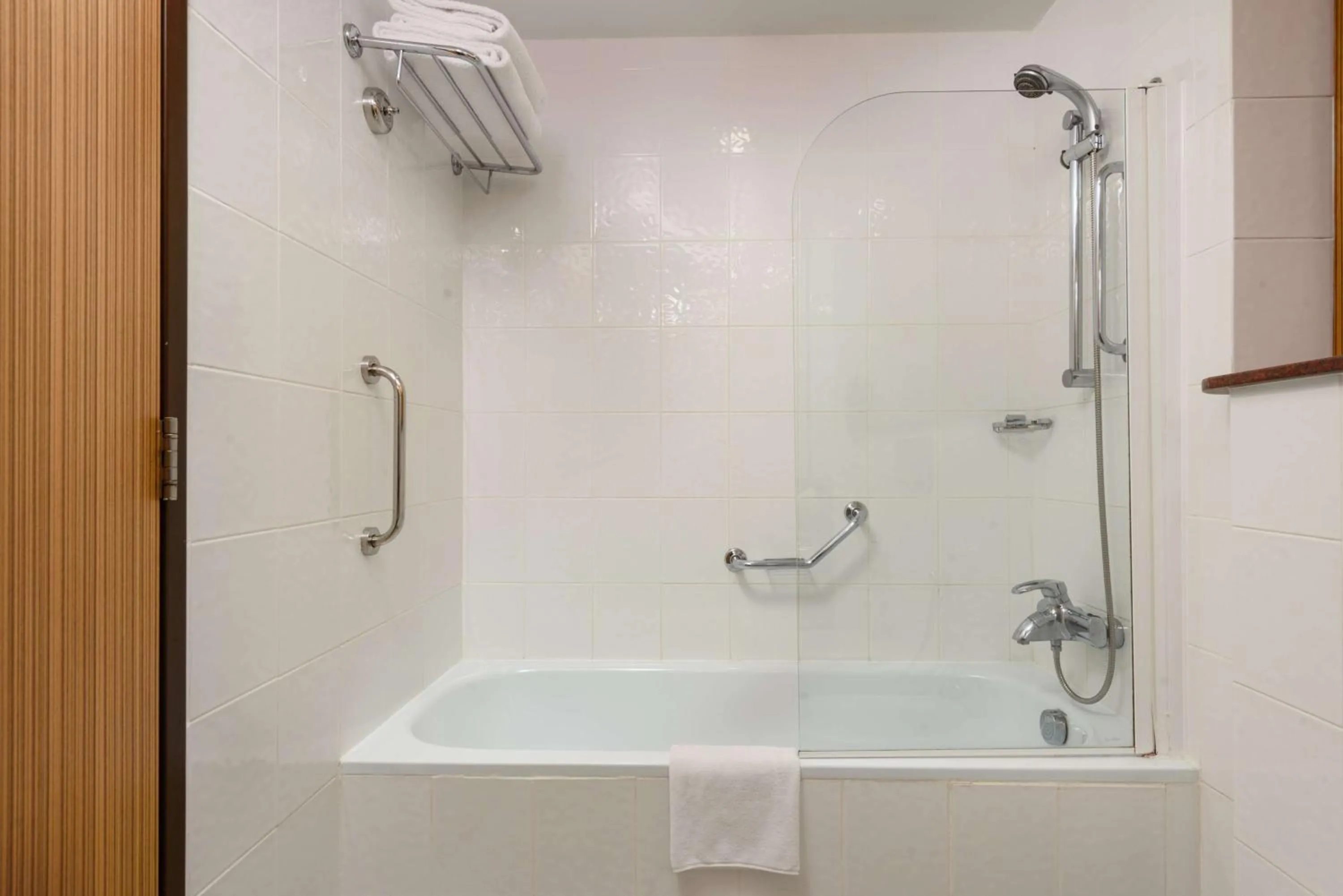 Bathroom in Radisson Blu Hotel, Muscat