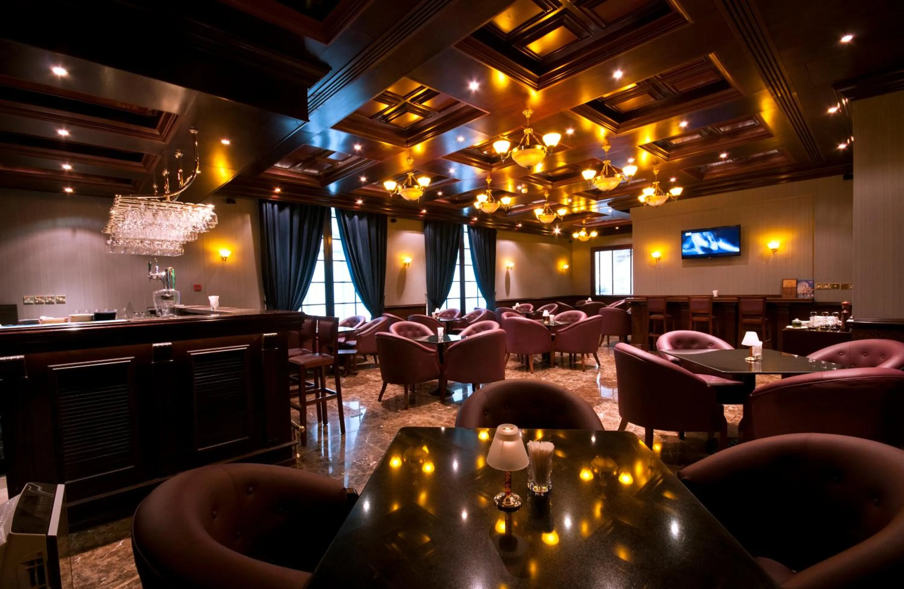 Lounge or bar in Radisson Blu Hotel, Muscat