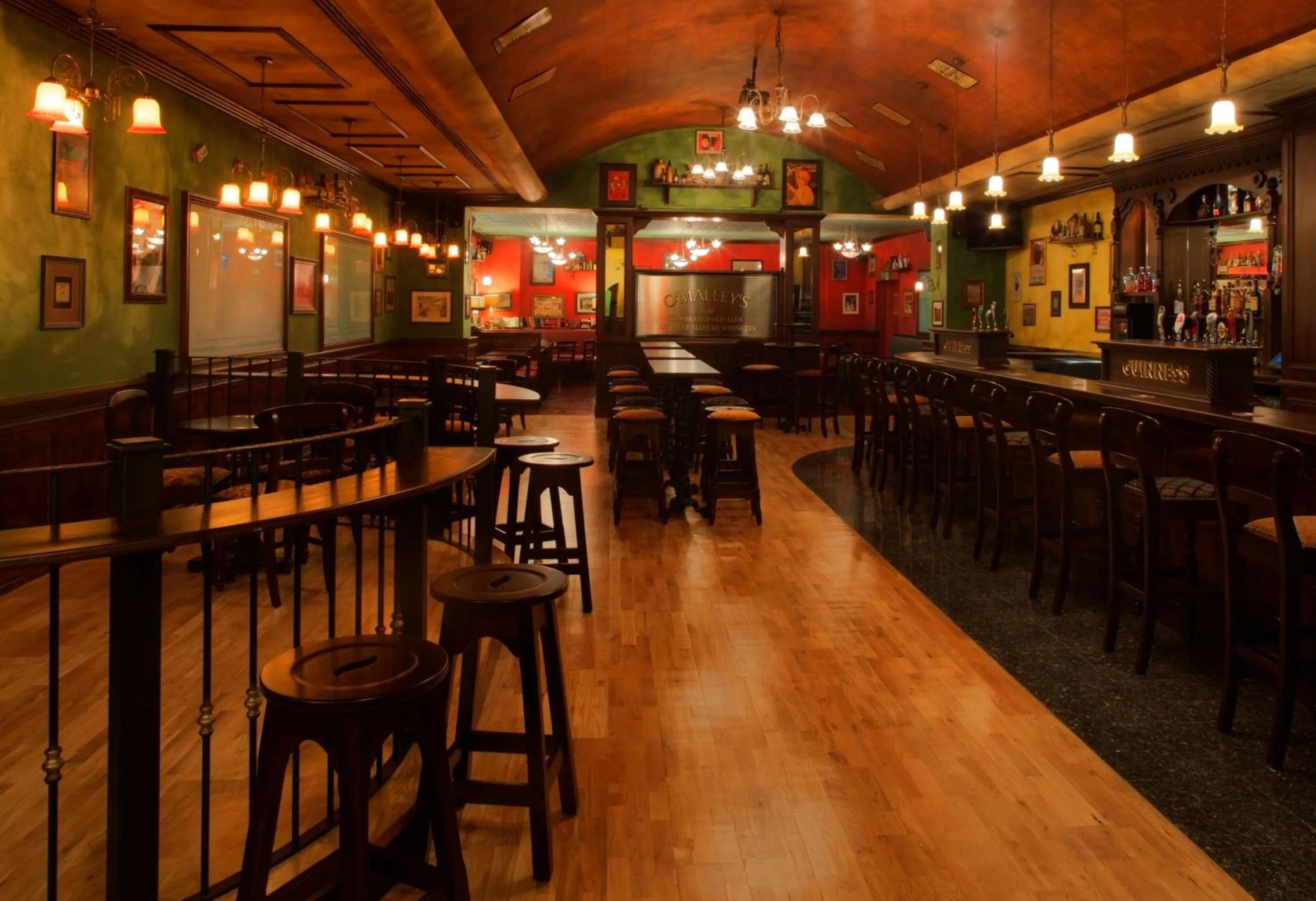 Lounge or bar in Radisson Blu Hotel, Muscat