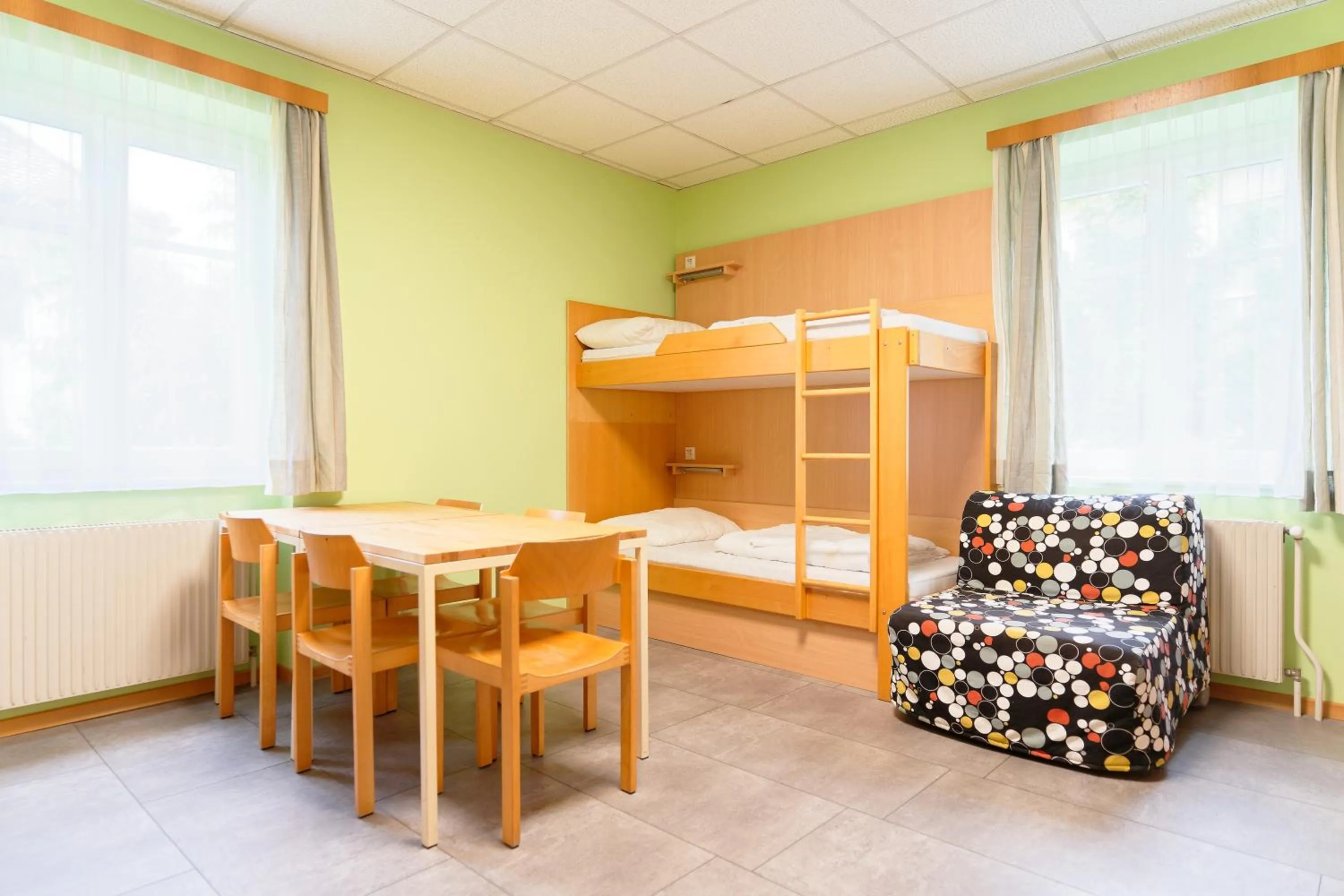 bunk bed, Bed in Radfahrerherberge Krems