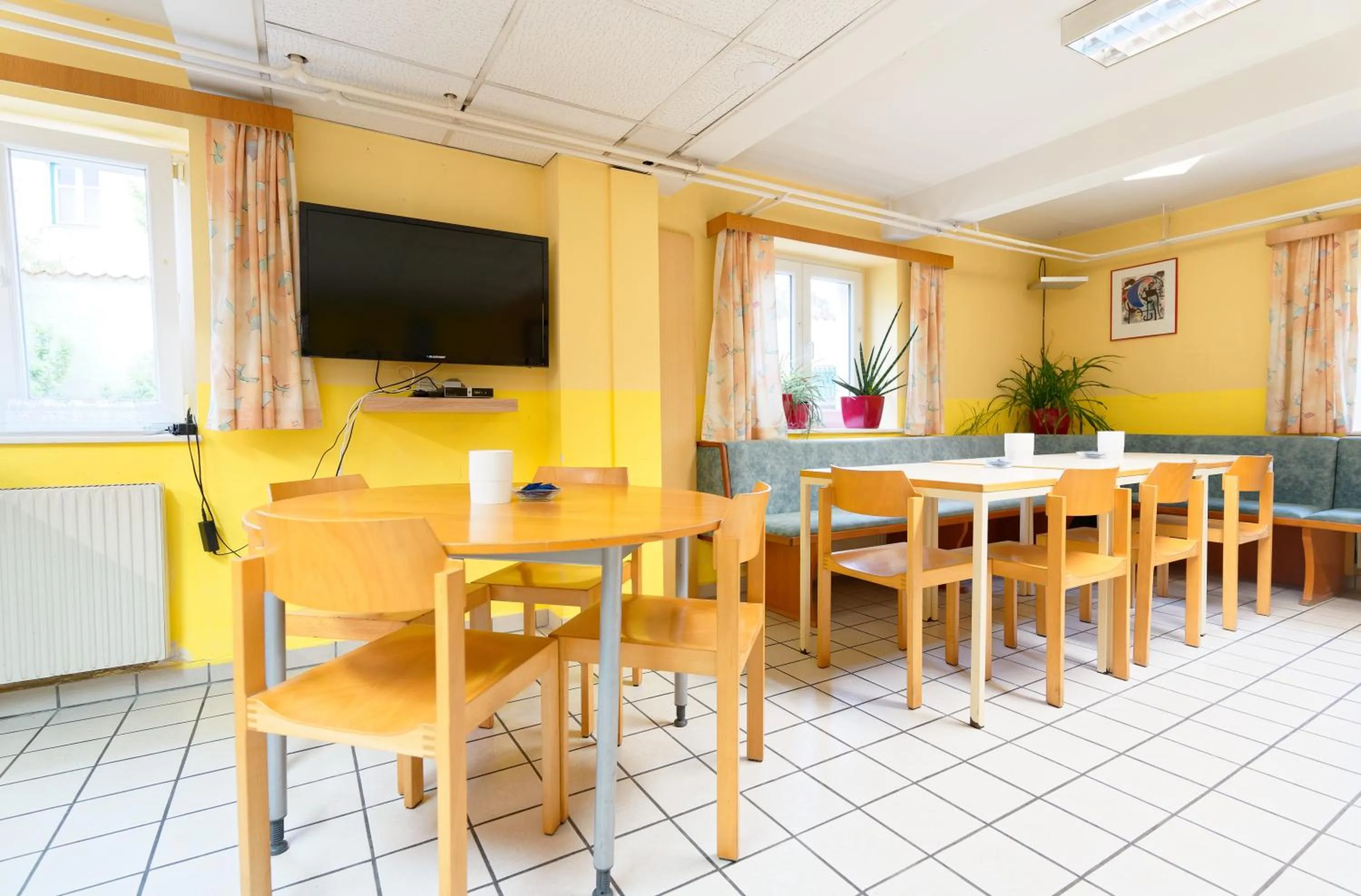 Dining area in Radfahrerherberge Krems