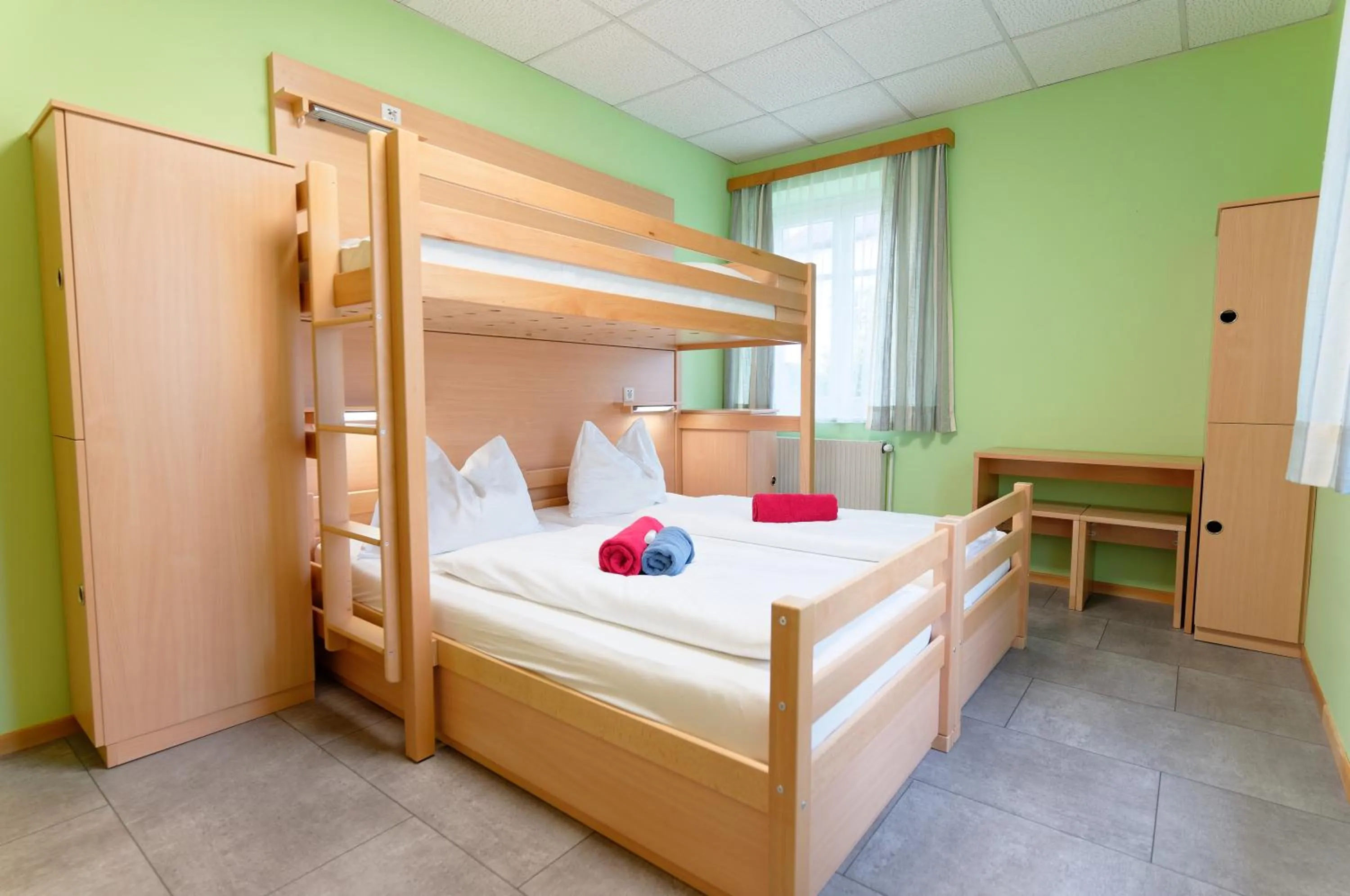 Bed in Radfahrerherberge Krems