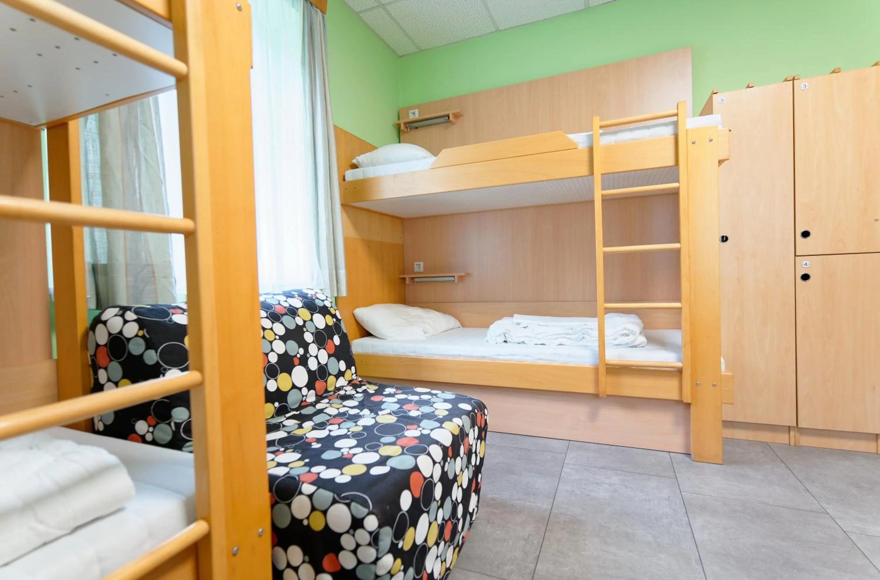 bunk bed, Bed in Radfahrerherberge Krems