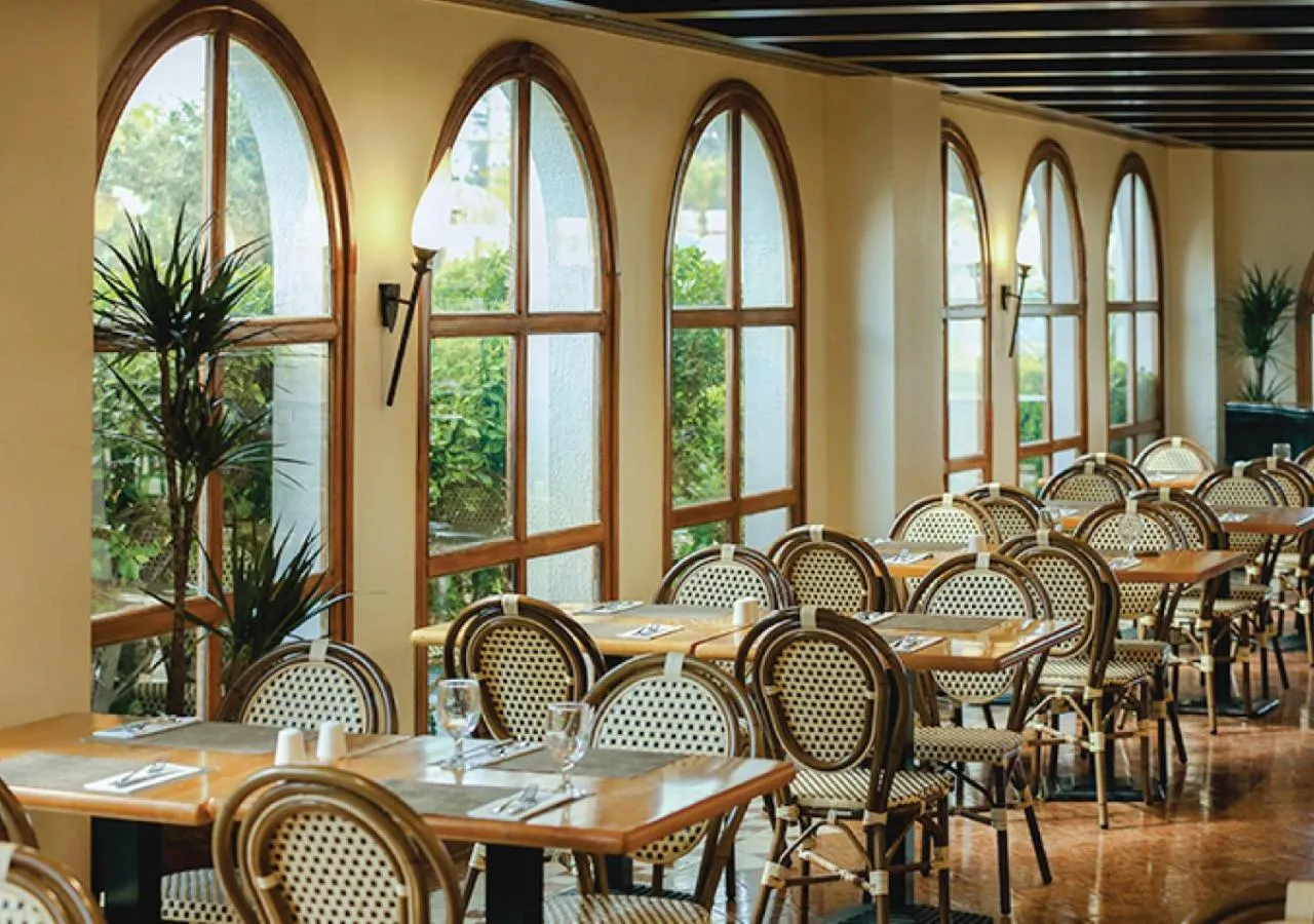 Restaurant/places to eat in Dubai Marine Beach Resort & Spa