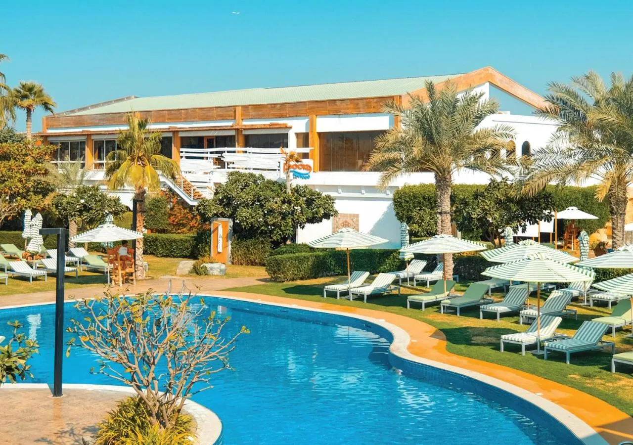 Swimming pool in Dubai Marine Beach Resort & Spa