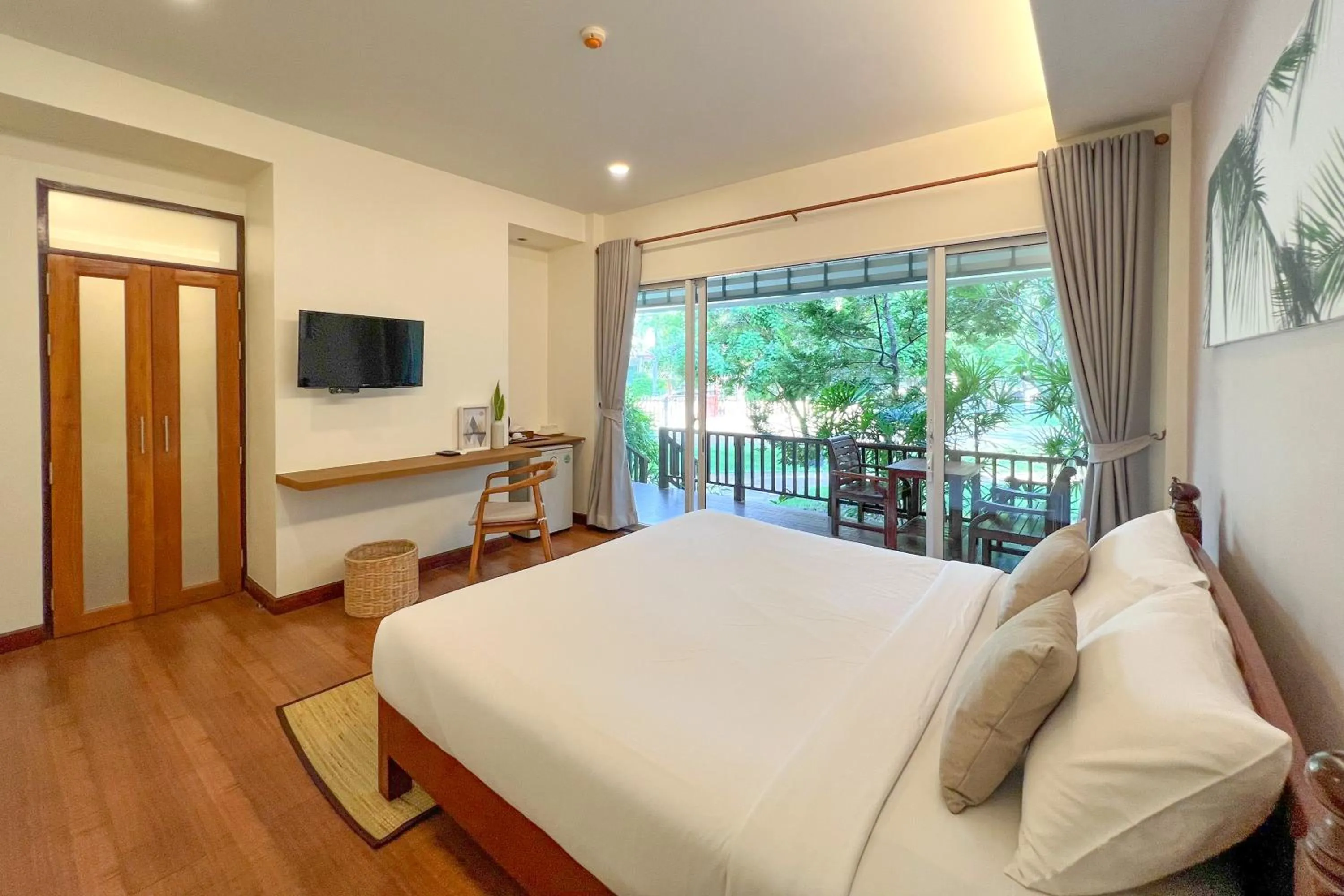 Bed in Nisasiri Boutique Resort