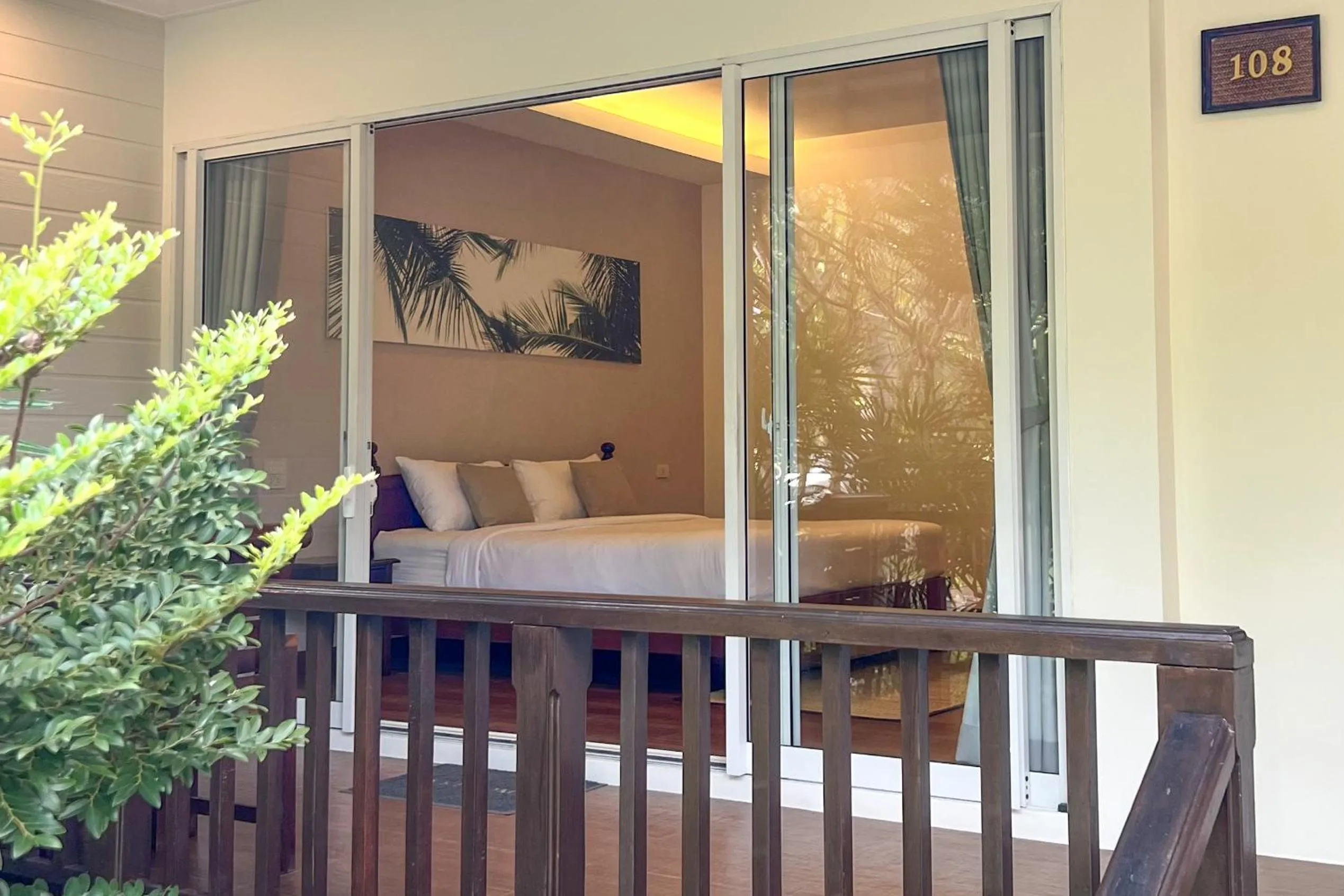 Bed in Nisasiri Boutique Resort