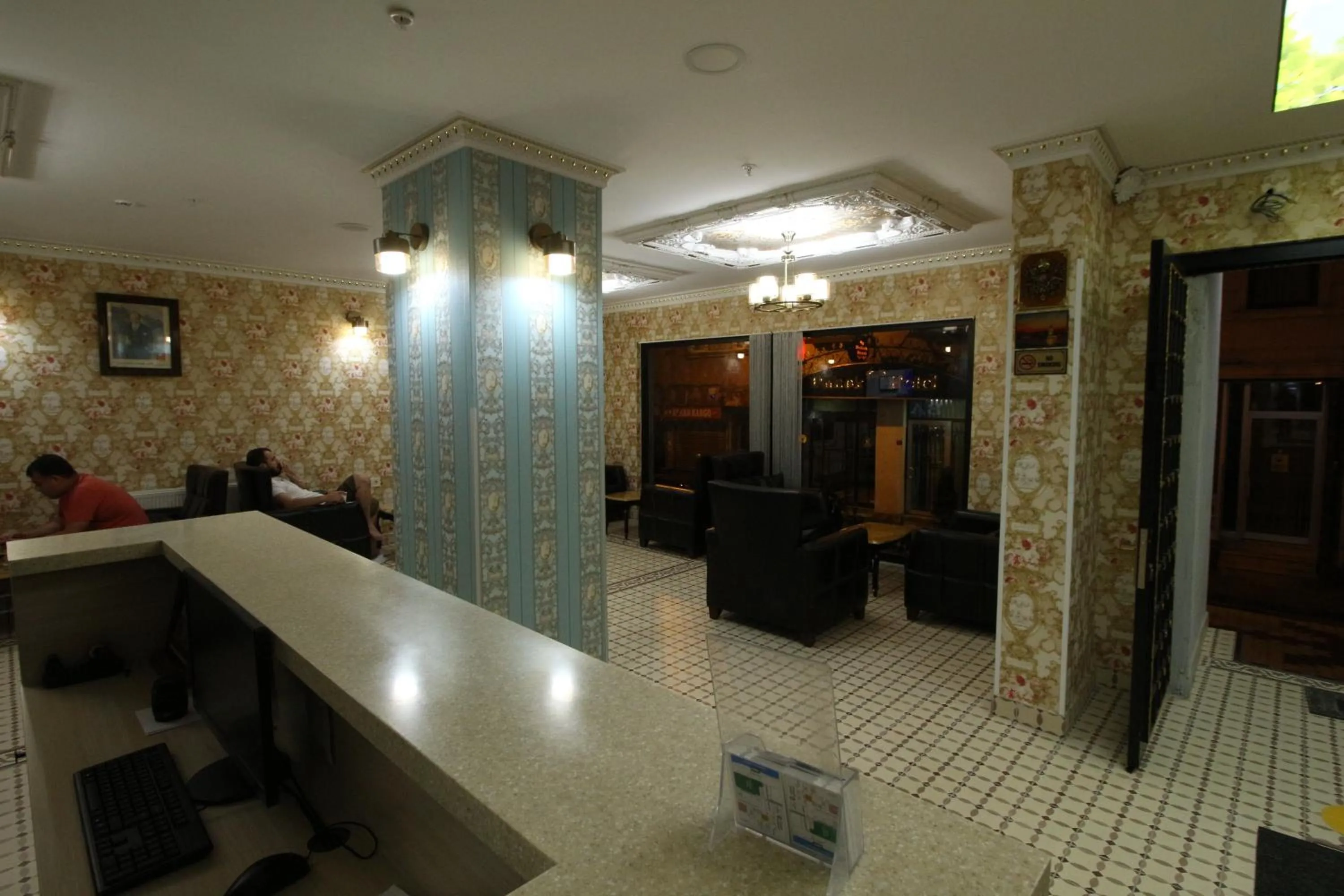 Lobby or reception in HOTEL ÜMİT YENİKAPI