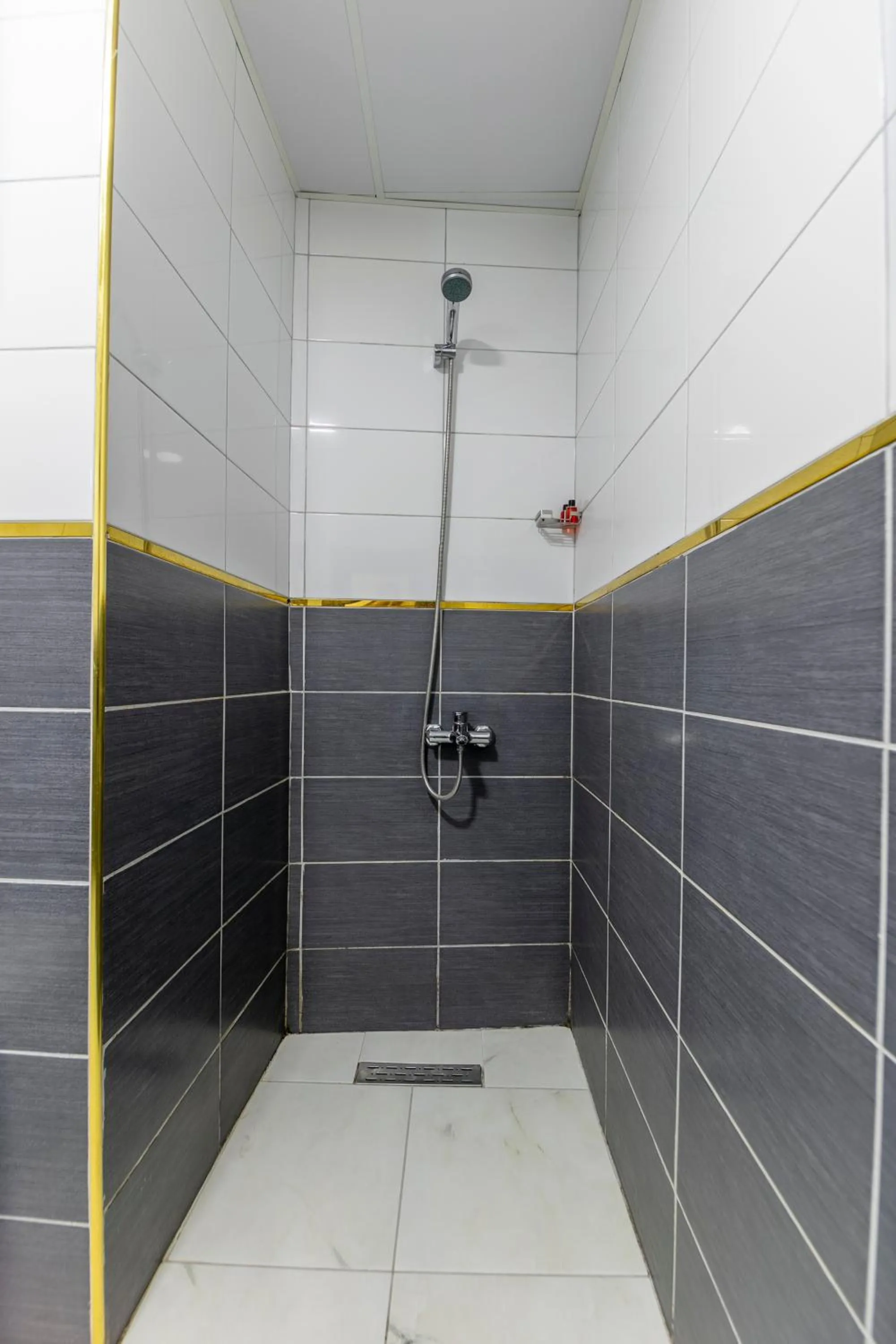 Shower in HOTEL ÜMİT YENİKAPI