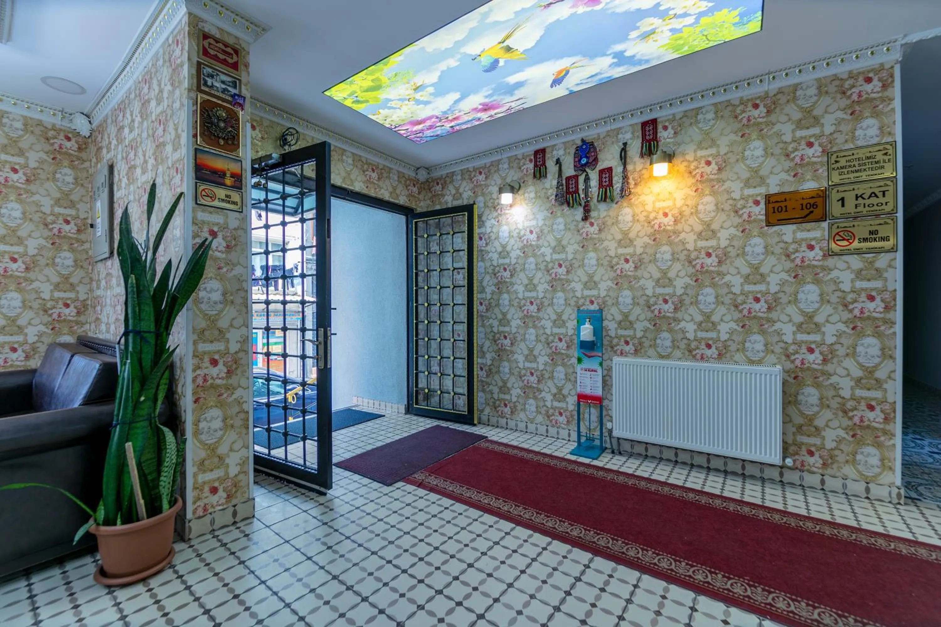 Lobby or reception in HOTEL ÜMİT YENİKAPI