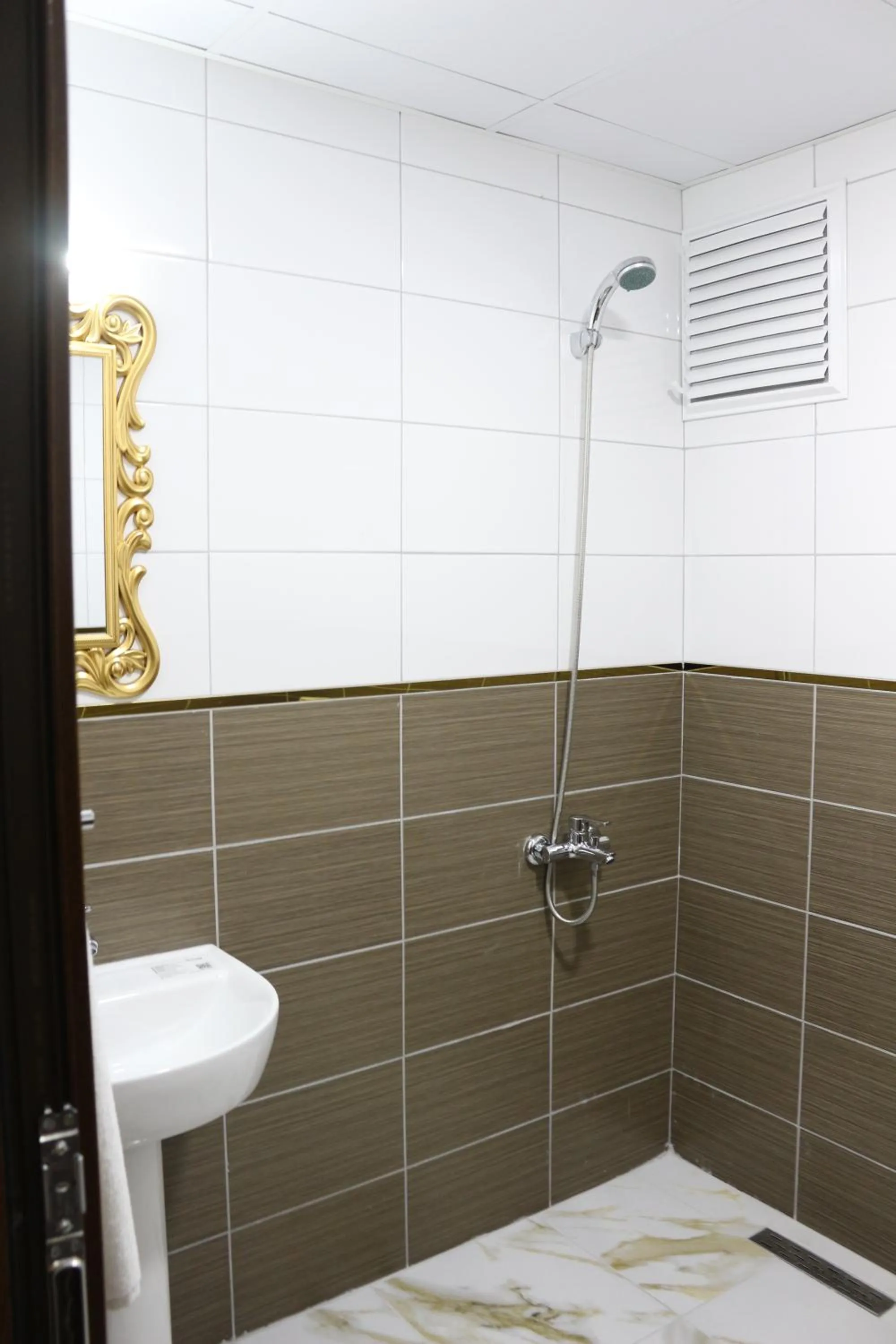Shower in HOTEL ÜMİT YENİKAPI