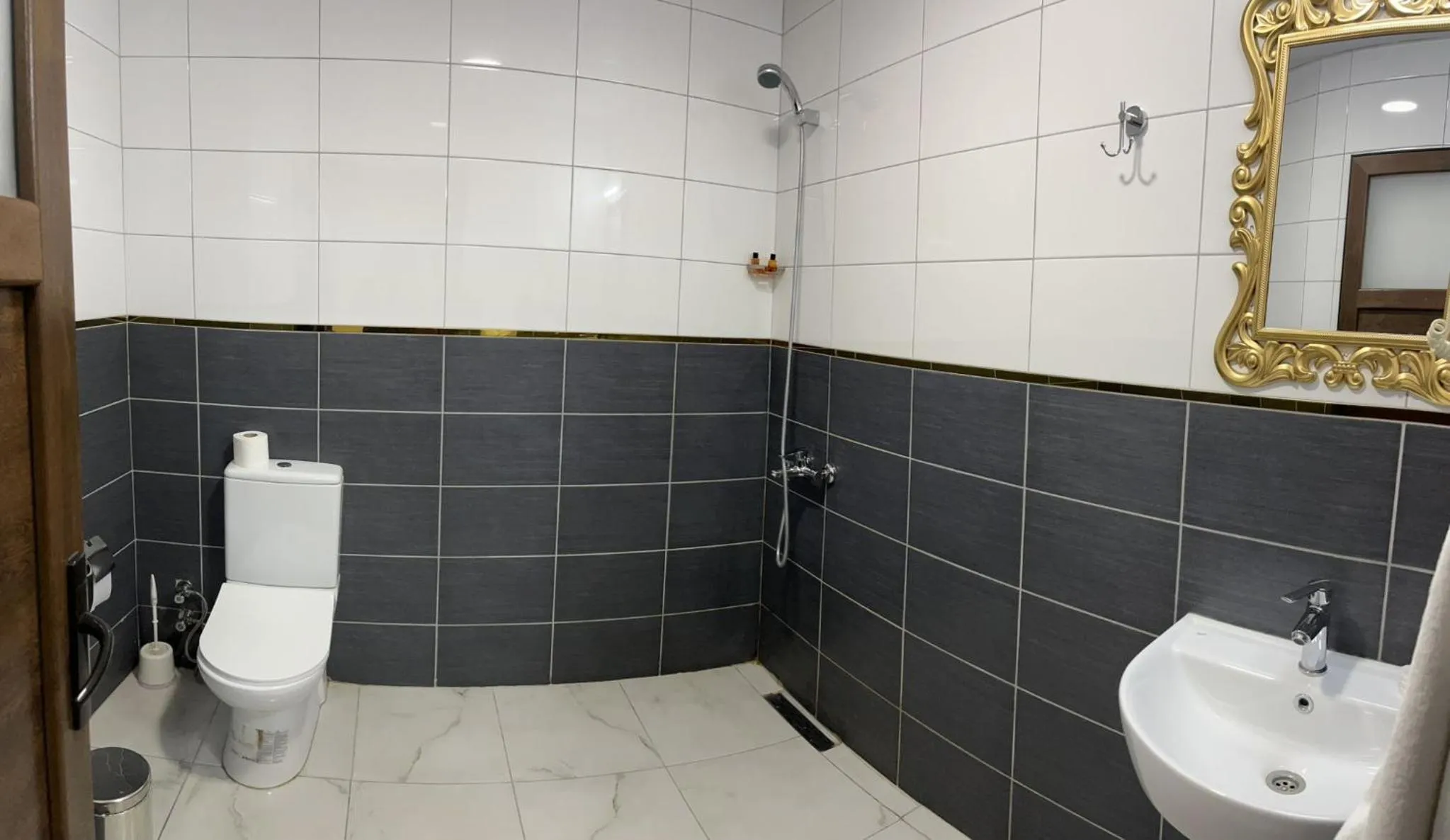 Shower in HOTEL ÜMİT YENİKAPI