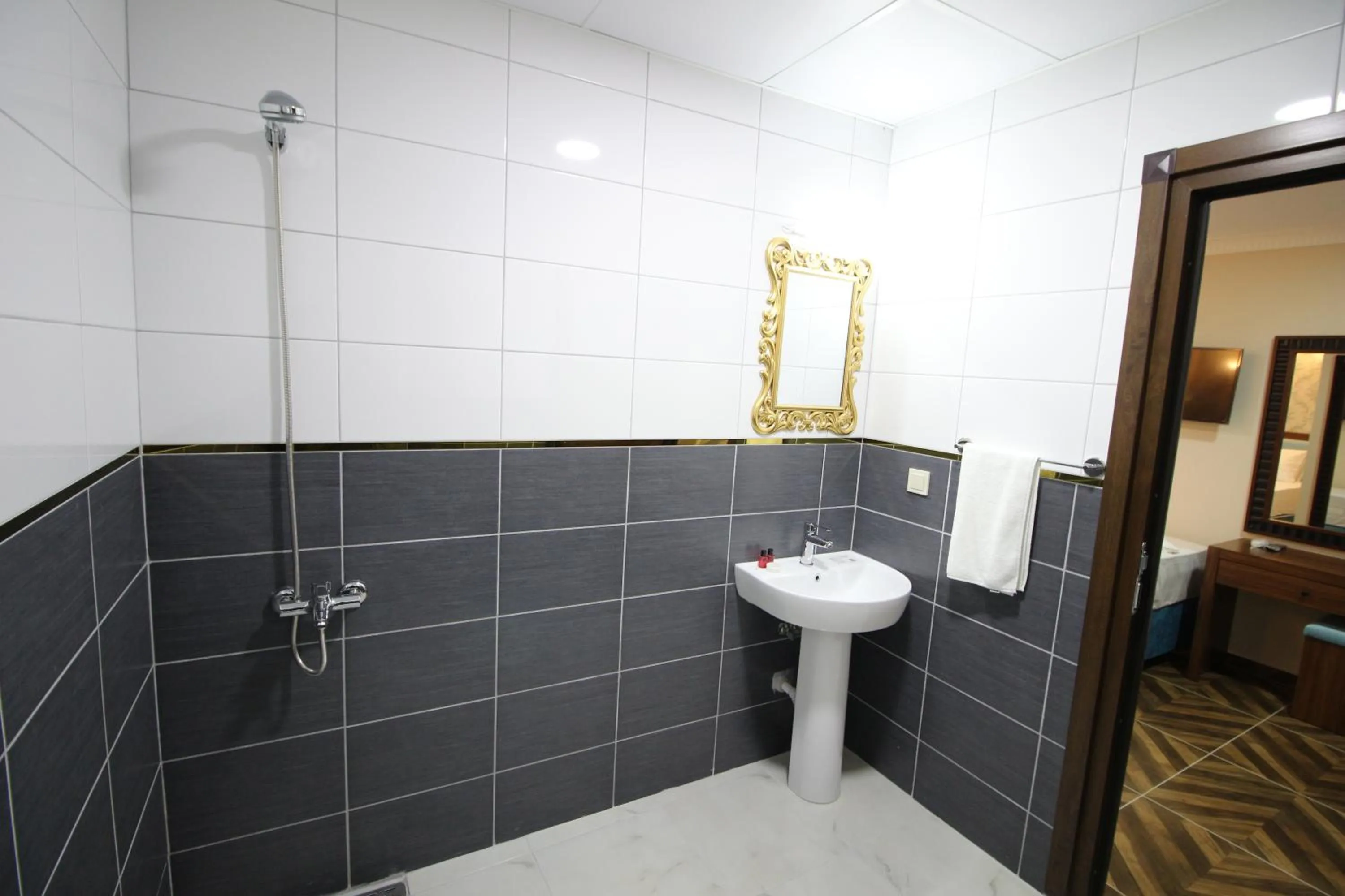 Shower in HOTEL ÜMİT YENİKAPI