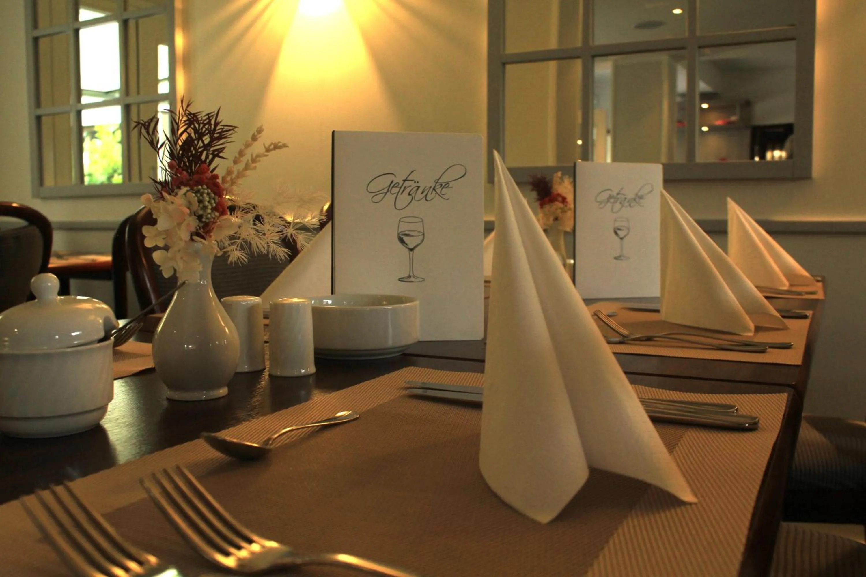 Restaurant/places to eat in Hotel Reke