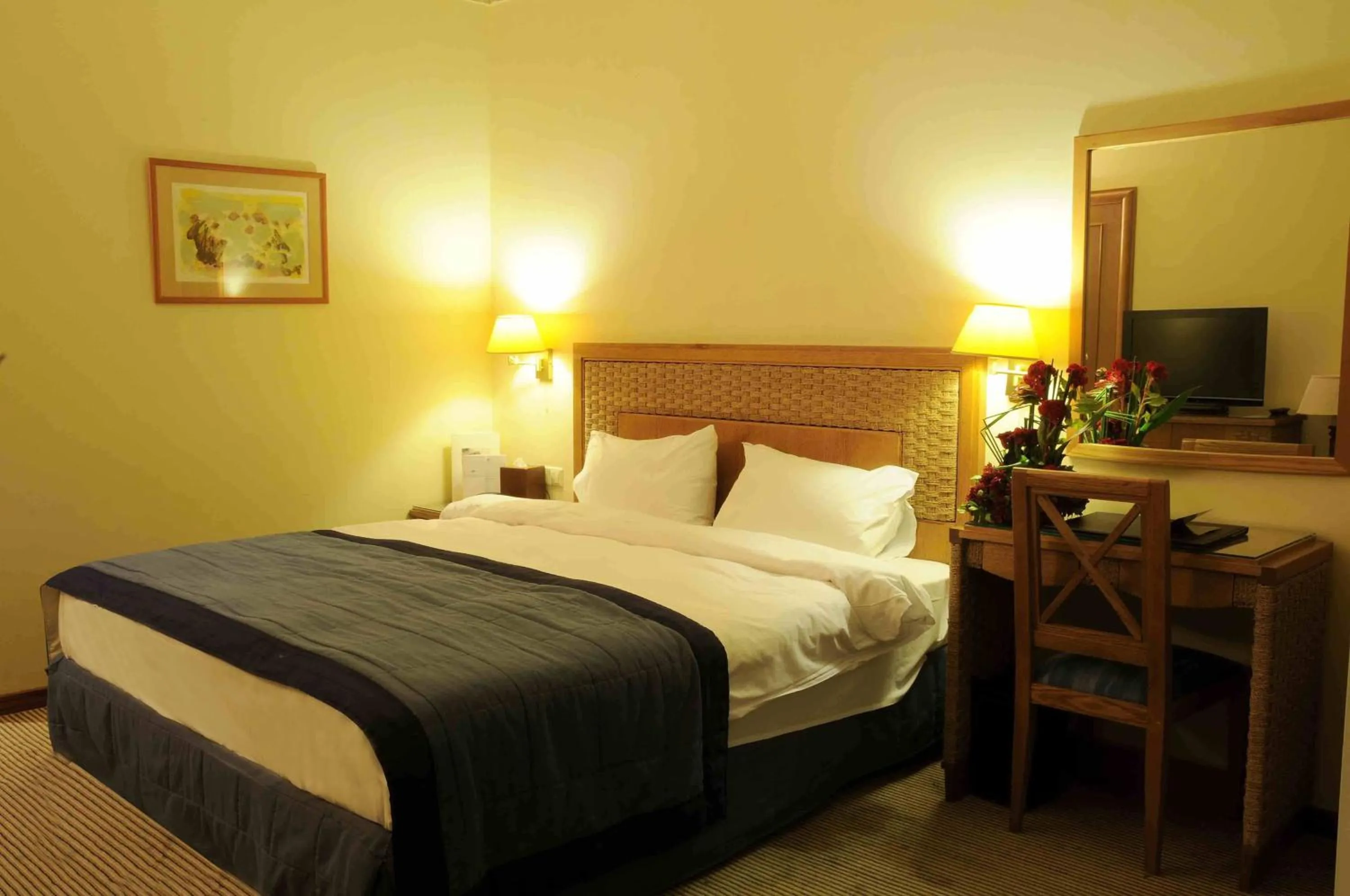 Photo of the whole room, Bed in Warwick Palm Beach Hotel