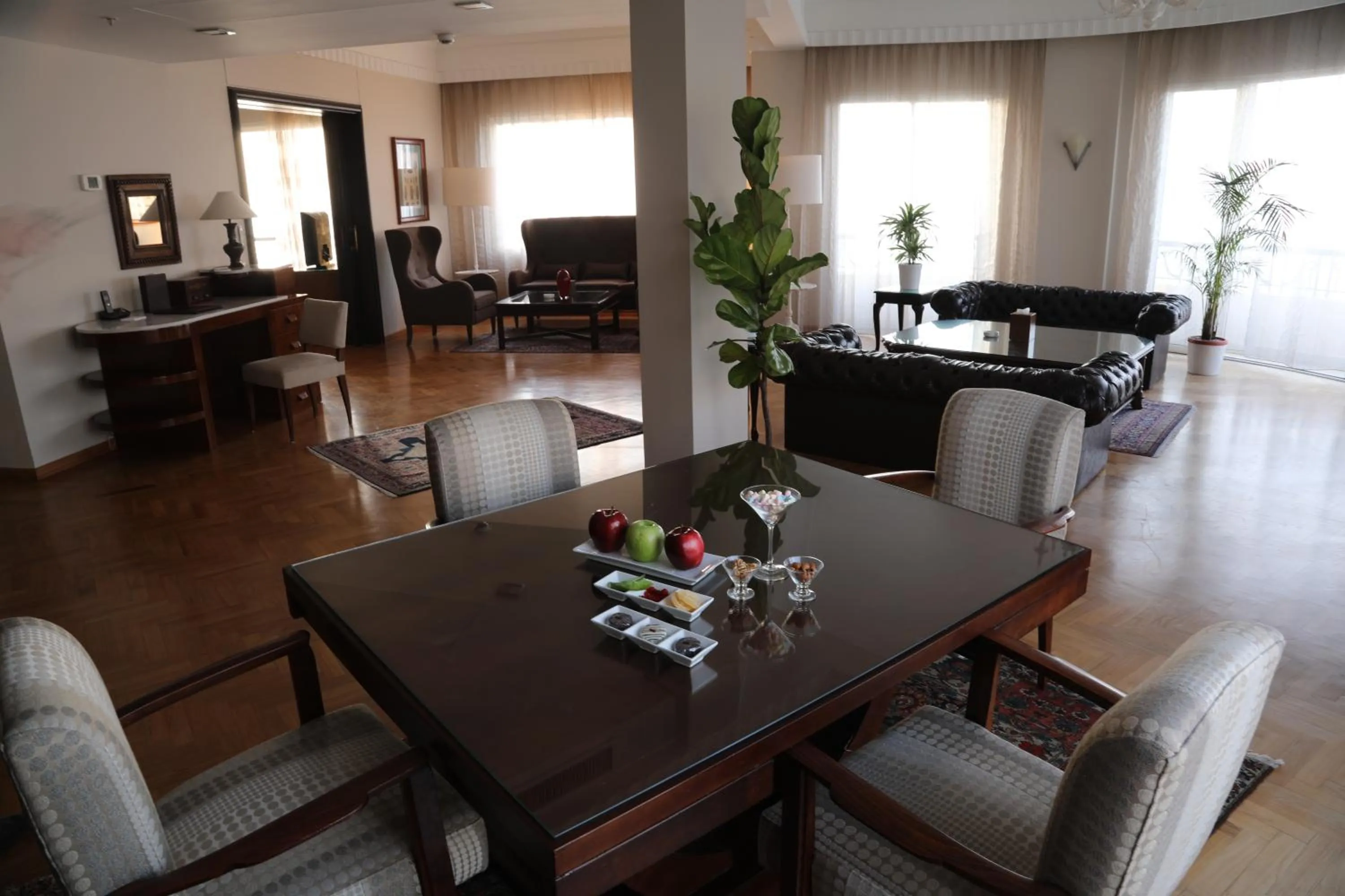 Living room in Warwick Palm Beach Hotel