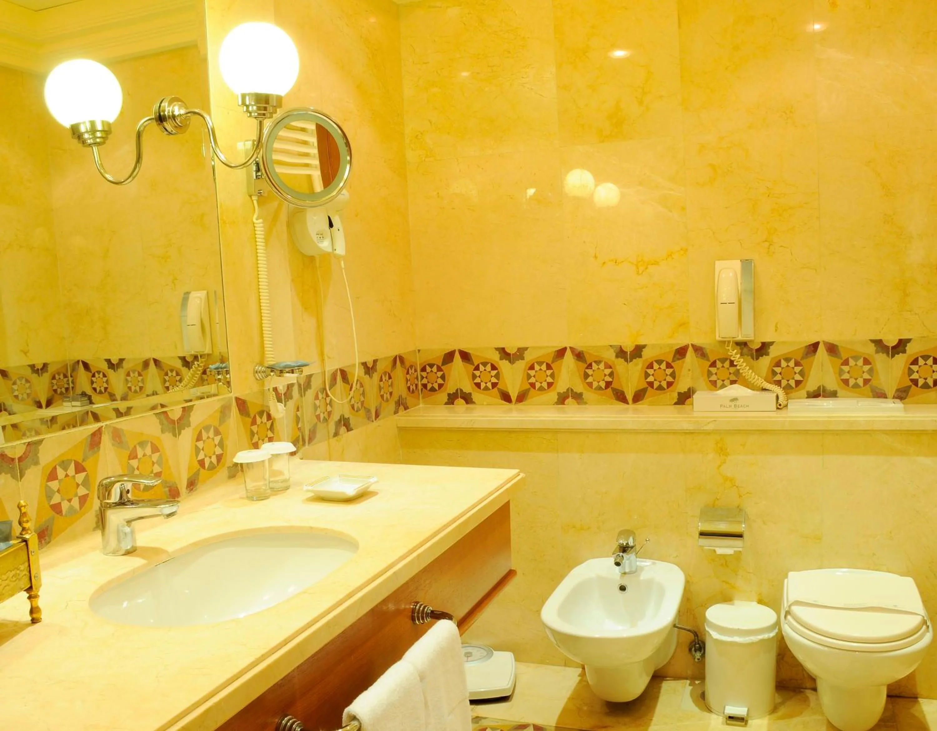 Bathroom in Warwick Palm Beach Hotel