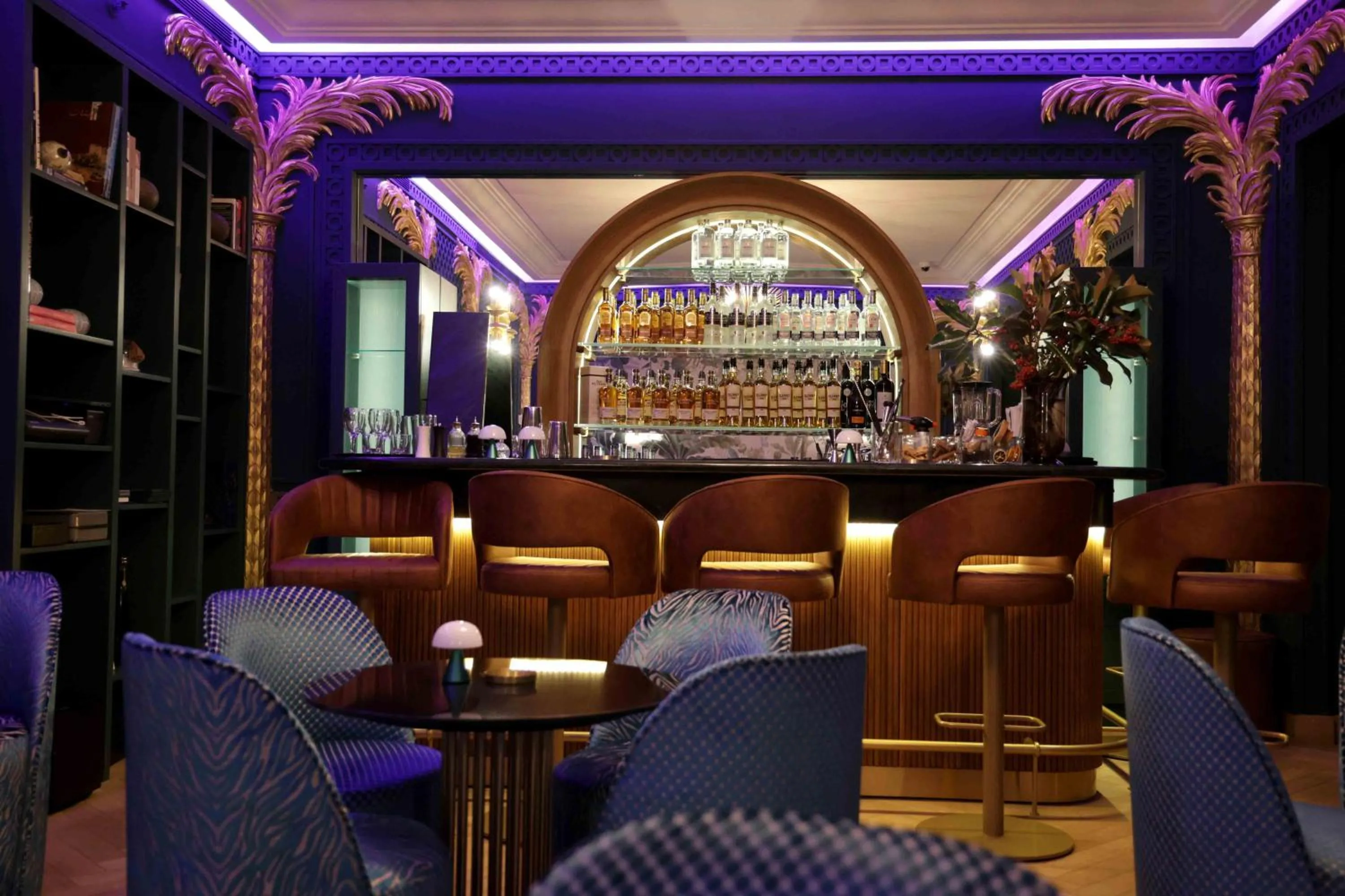 Lounge or bar in Warwick Palm Beach Hotel