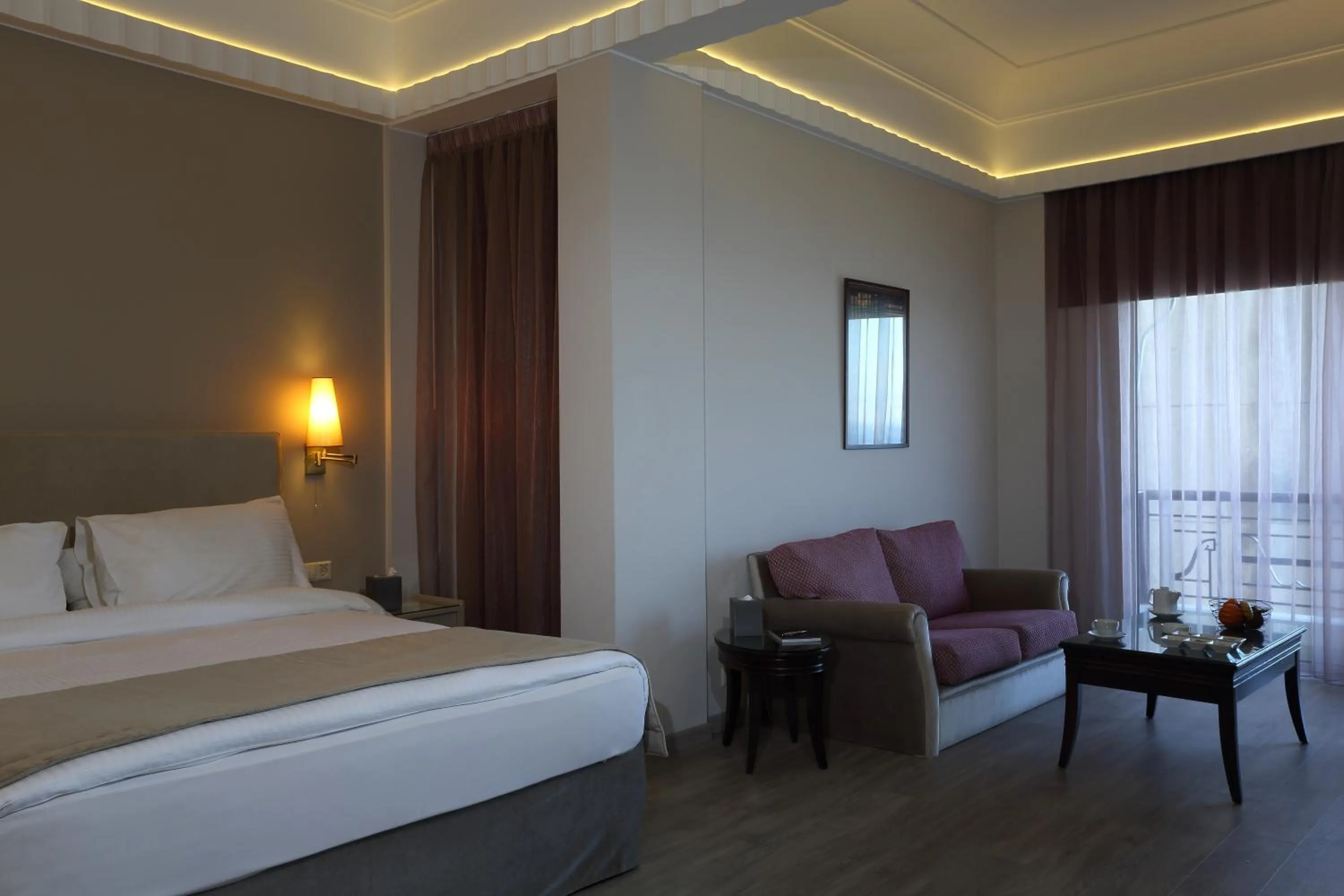 Photo of the whole room, Bed in Warwick Palm Beach Hotel