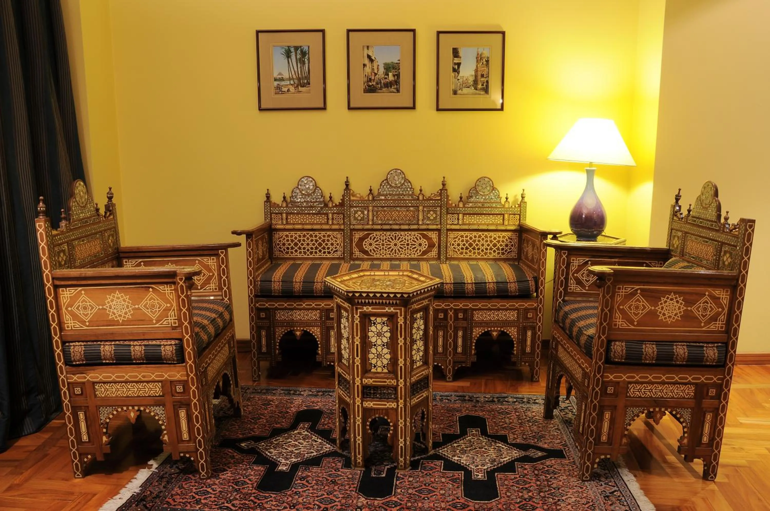 Seating area in Warwick Palm Beach Hotel