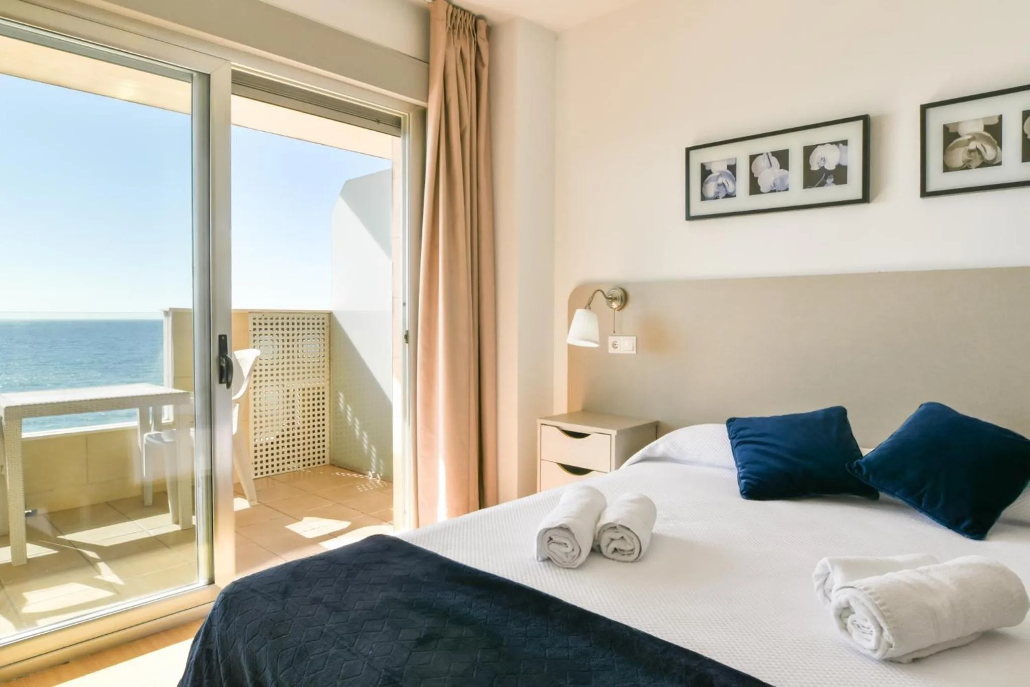 Balcony/Terrace, Bed in Vegasol Playa AT