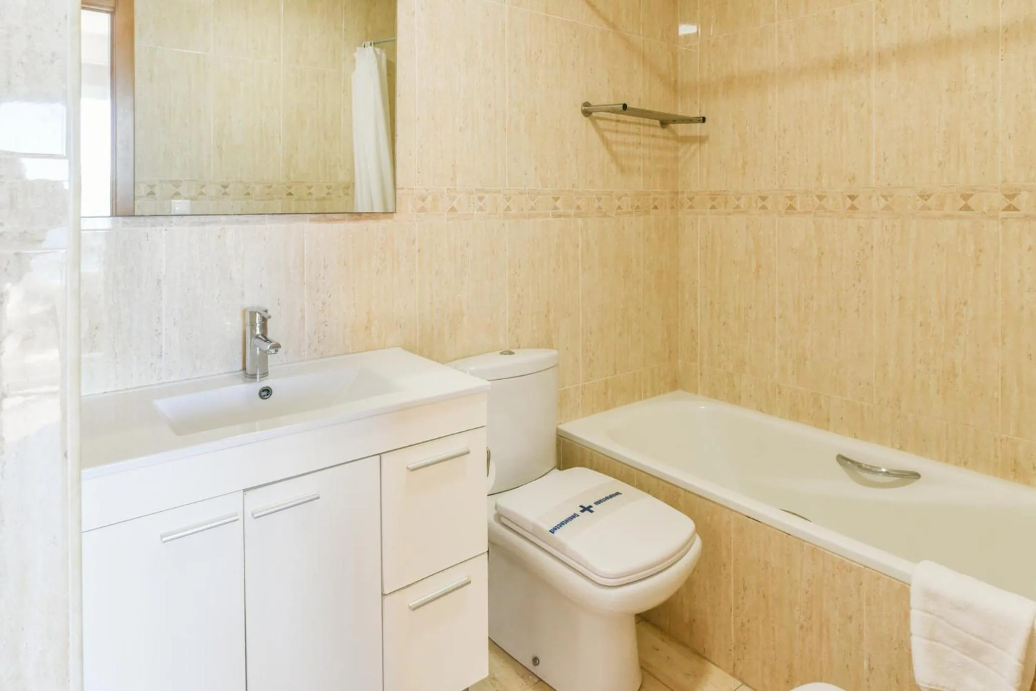 Bathroom in Vegasol Playa AT