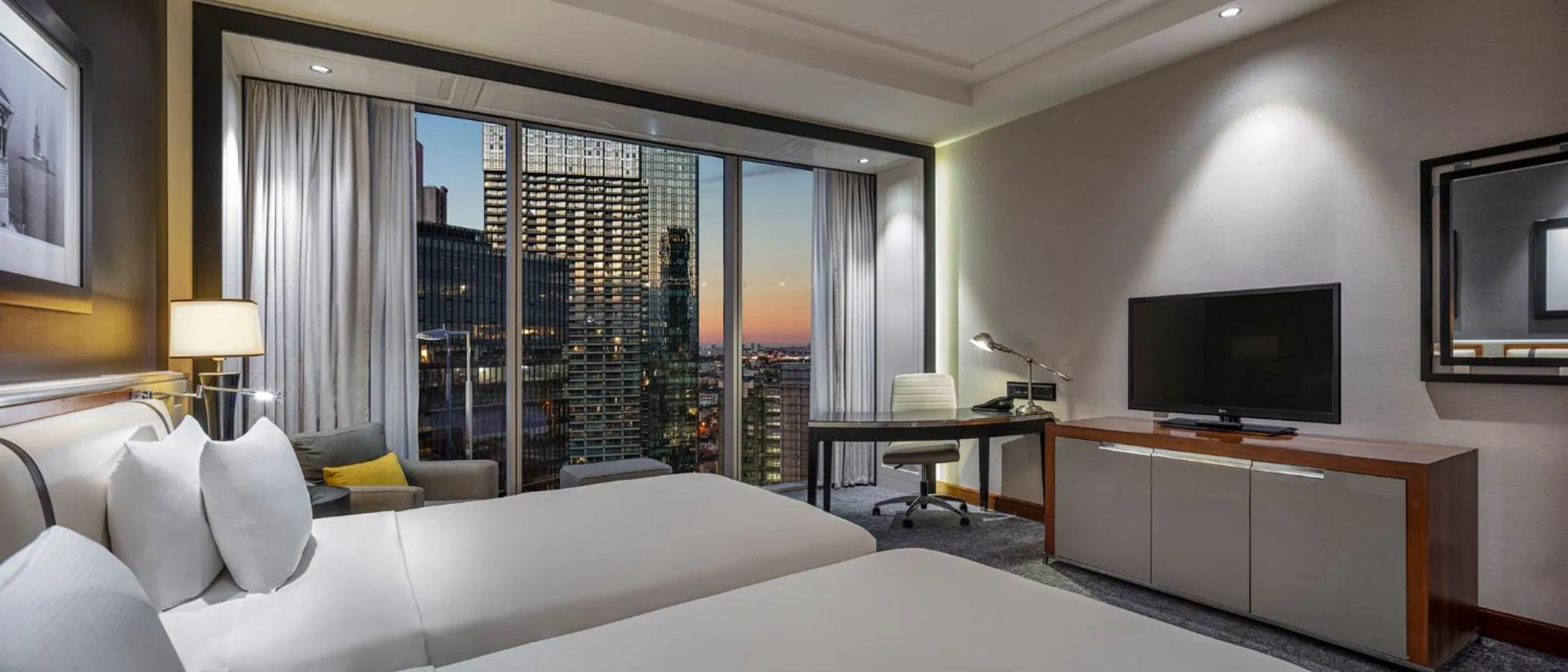 Bedroom, Bed in Hilton Istanbul Bomonti