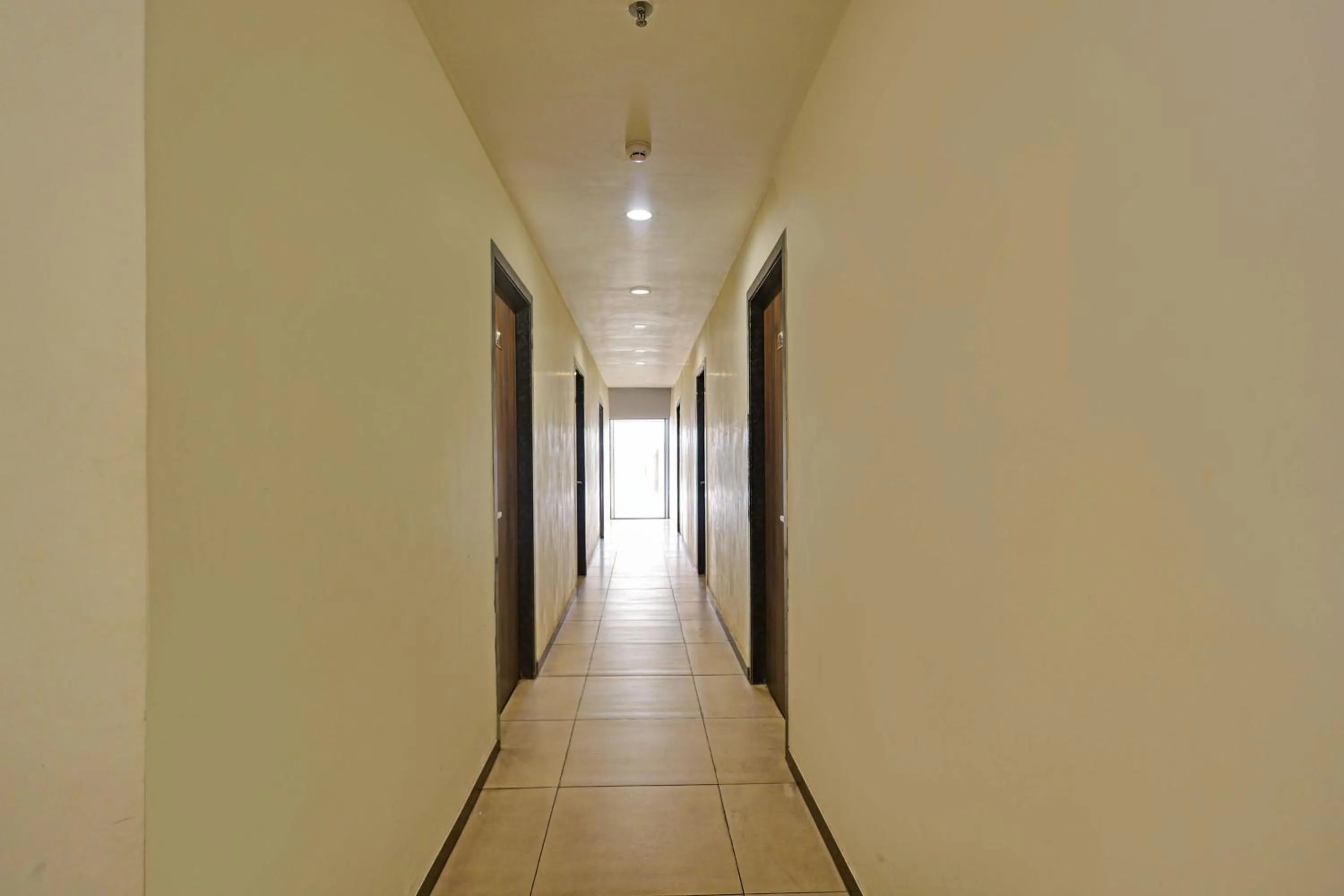 Lobby or reception in Super Townhouse Vadodara Railway Station Road Formerly Hotel Raajpath