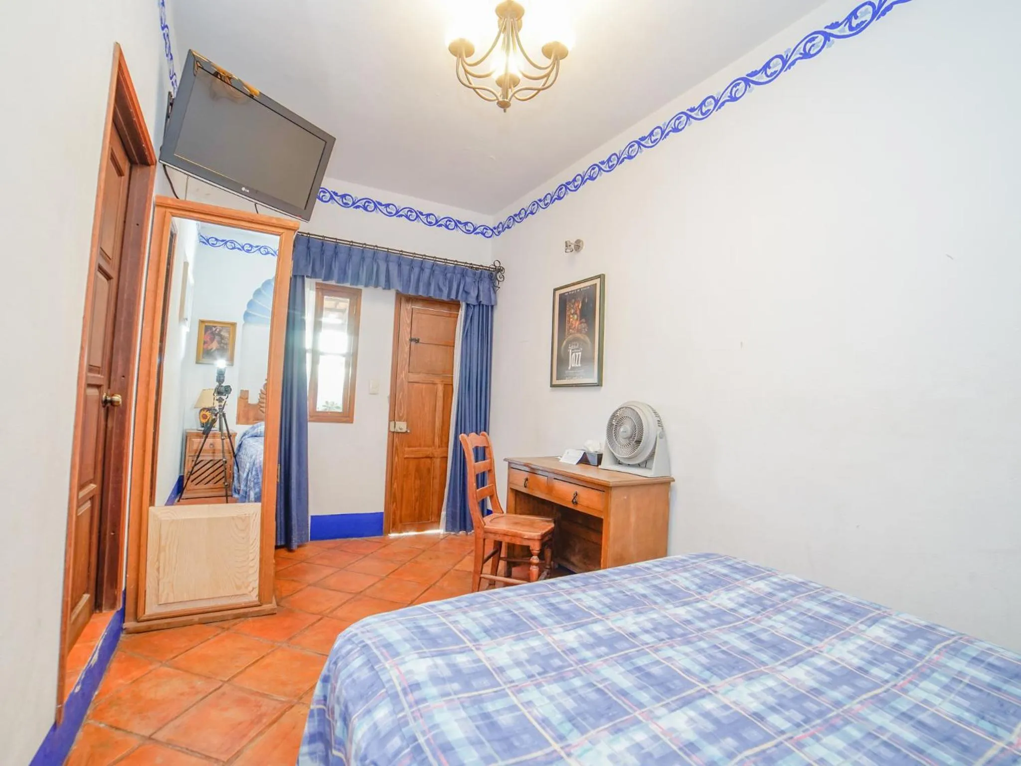 Photo of the whole room in Hotel Mansión Virreyes by Rotamundos