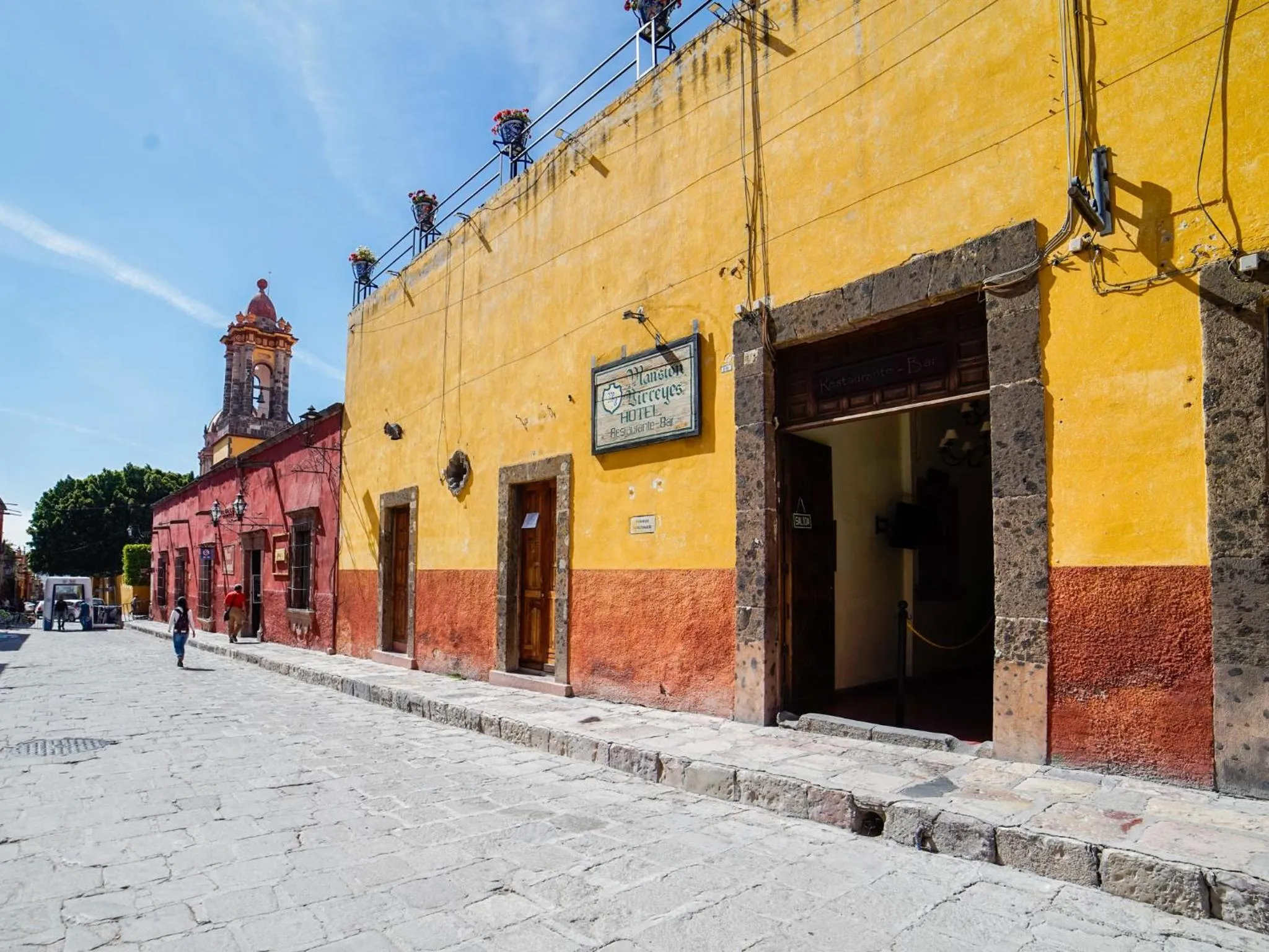 Facade/entrance in Hotel Mansión Virreyes by Rotamundos
